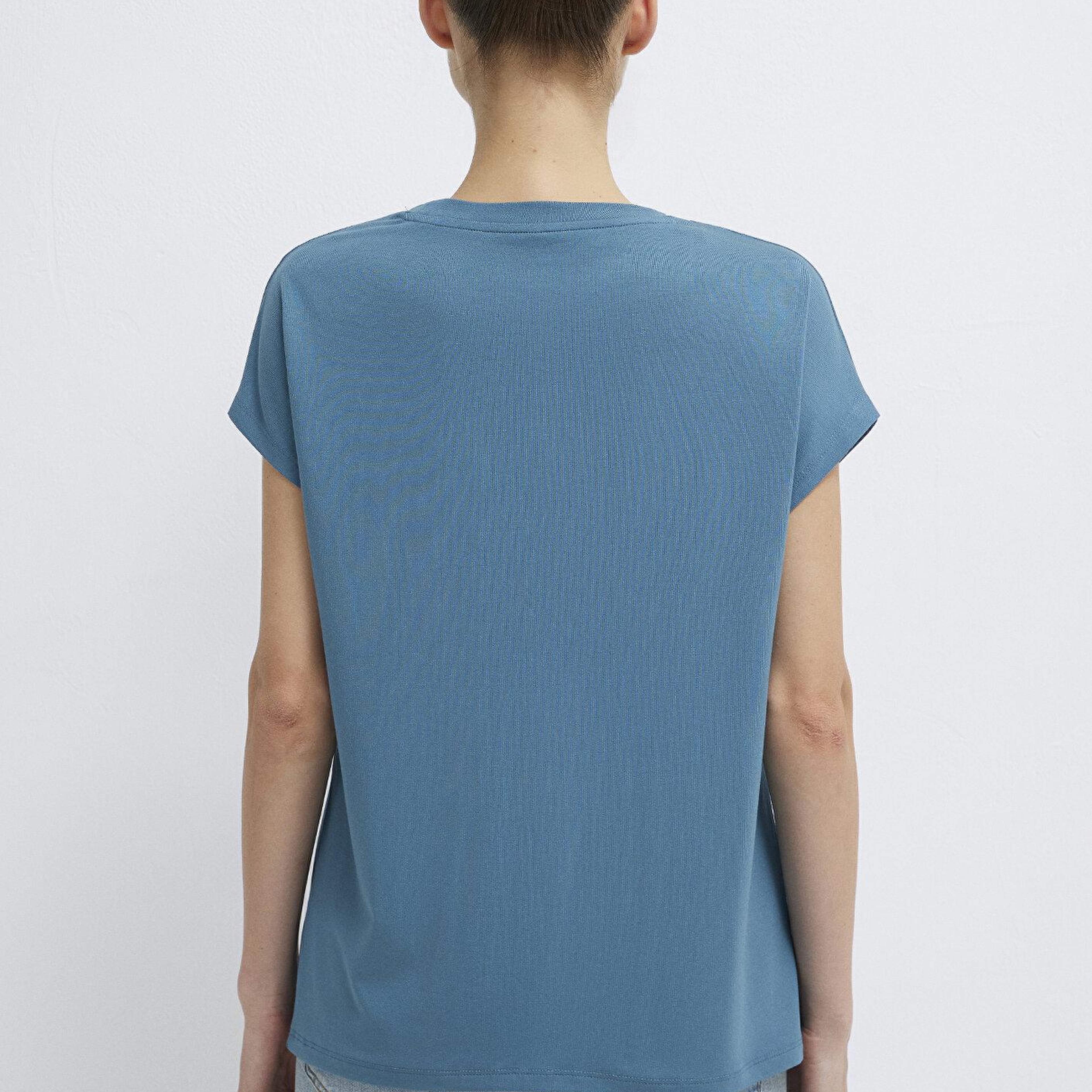 Mavi V Yaka Mavi Basic Viskoz Tişört Regular Fit / Normal Kesim 167714-70753