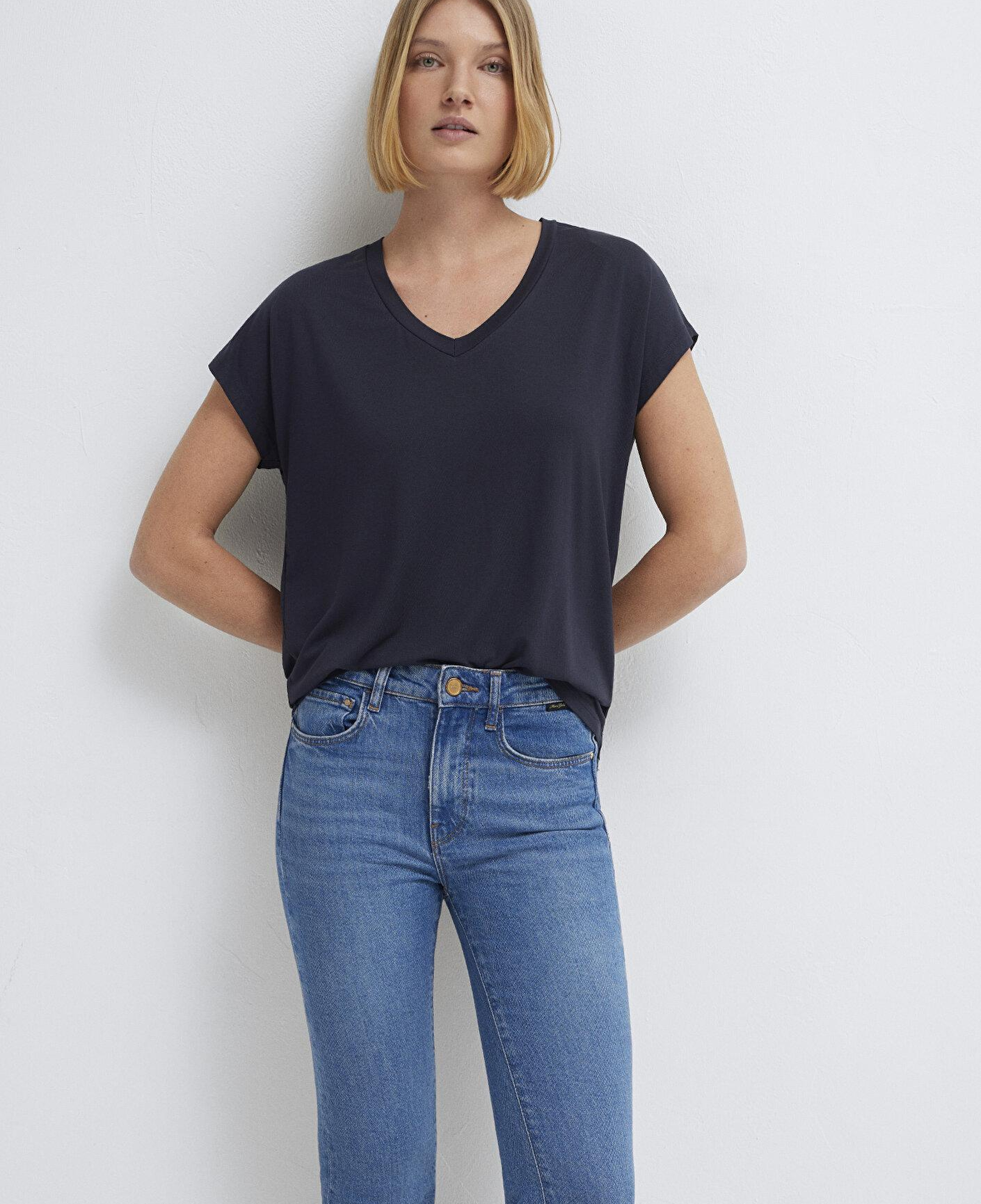 Mavi V Yaka Lacivert Basic Viskoz Tişört Regular Fit / Normal Kesim 167714-85315