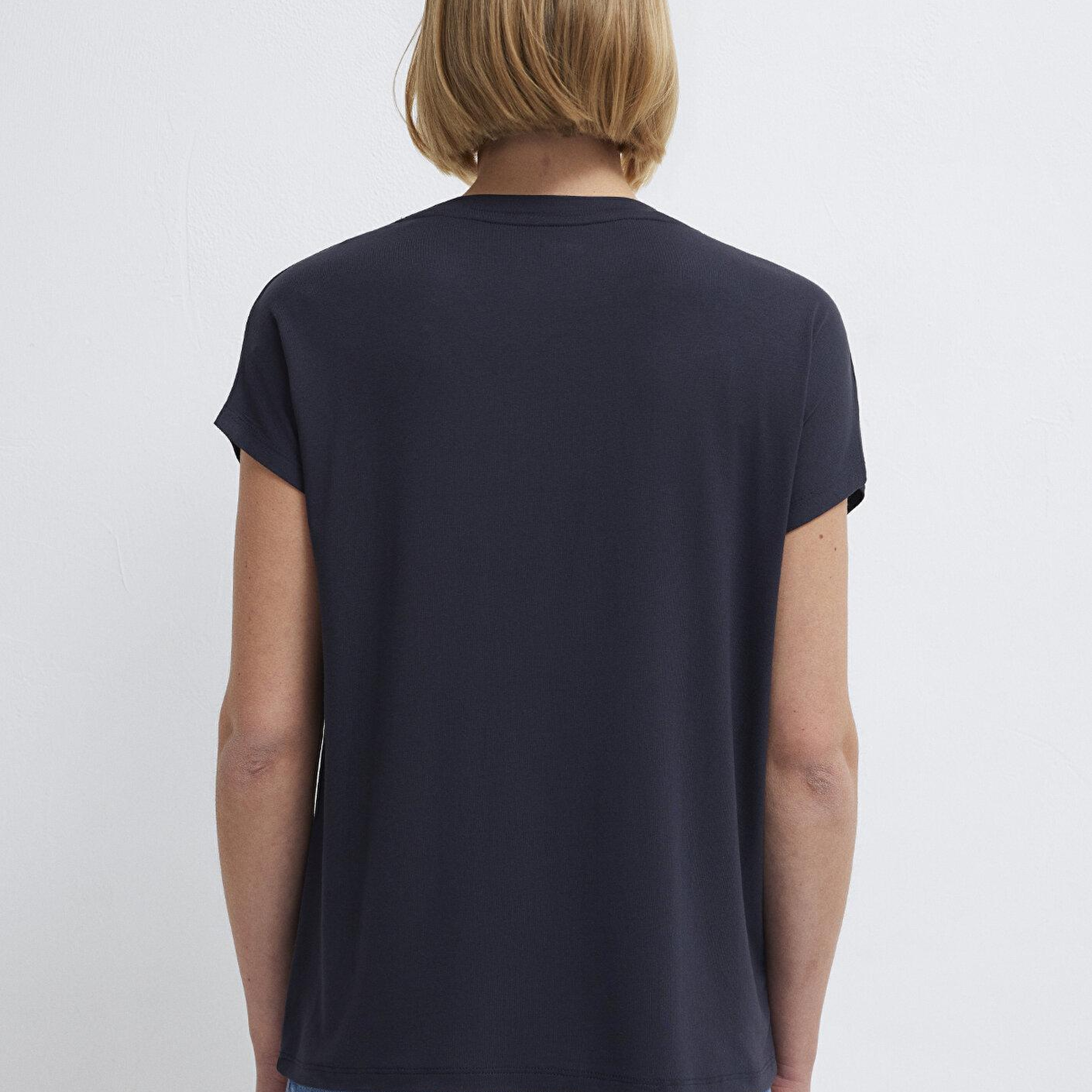 Mavi V Yaka Lacivert Basic Viskoz Tişört Regular Fit / Normal Kesim 167714-85315