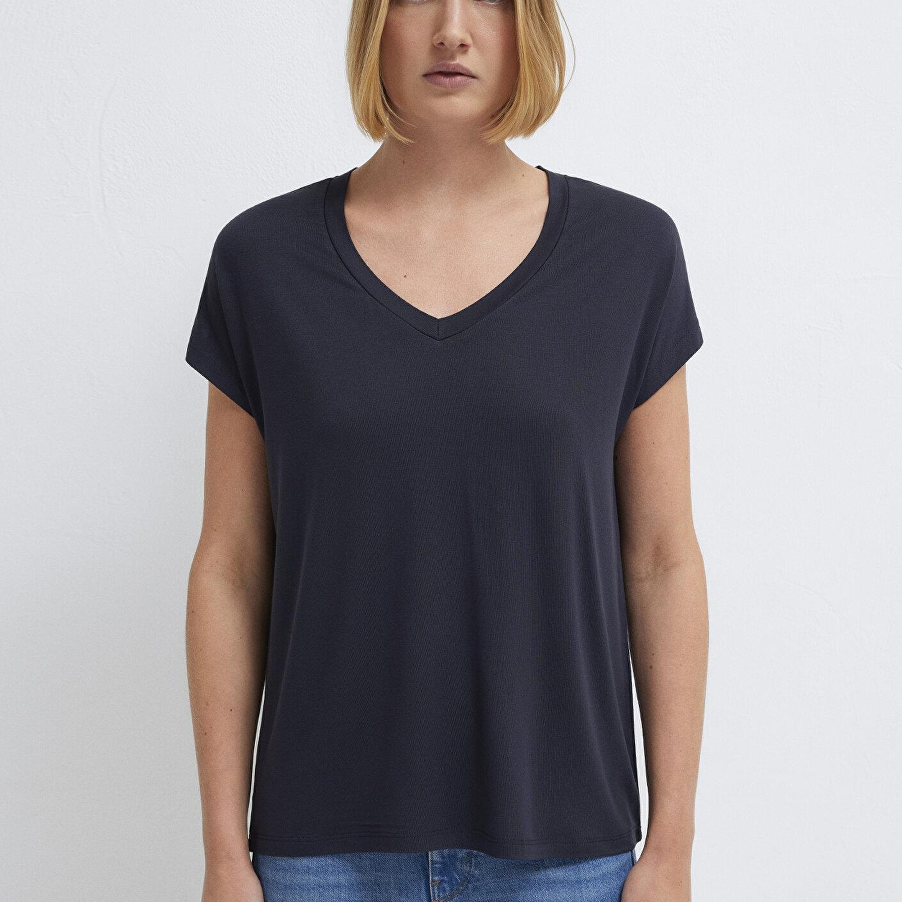 Mavi V Yaka Lacivert Basic Viskoz Tişört Regular Fit / Normal Kesim 167714-85315