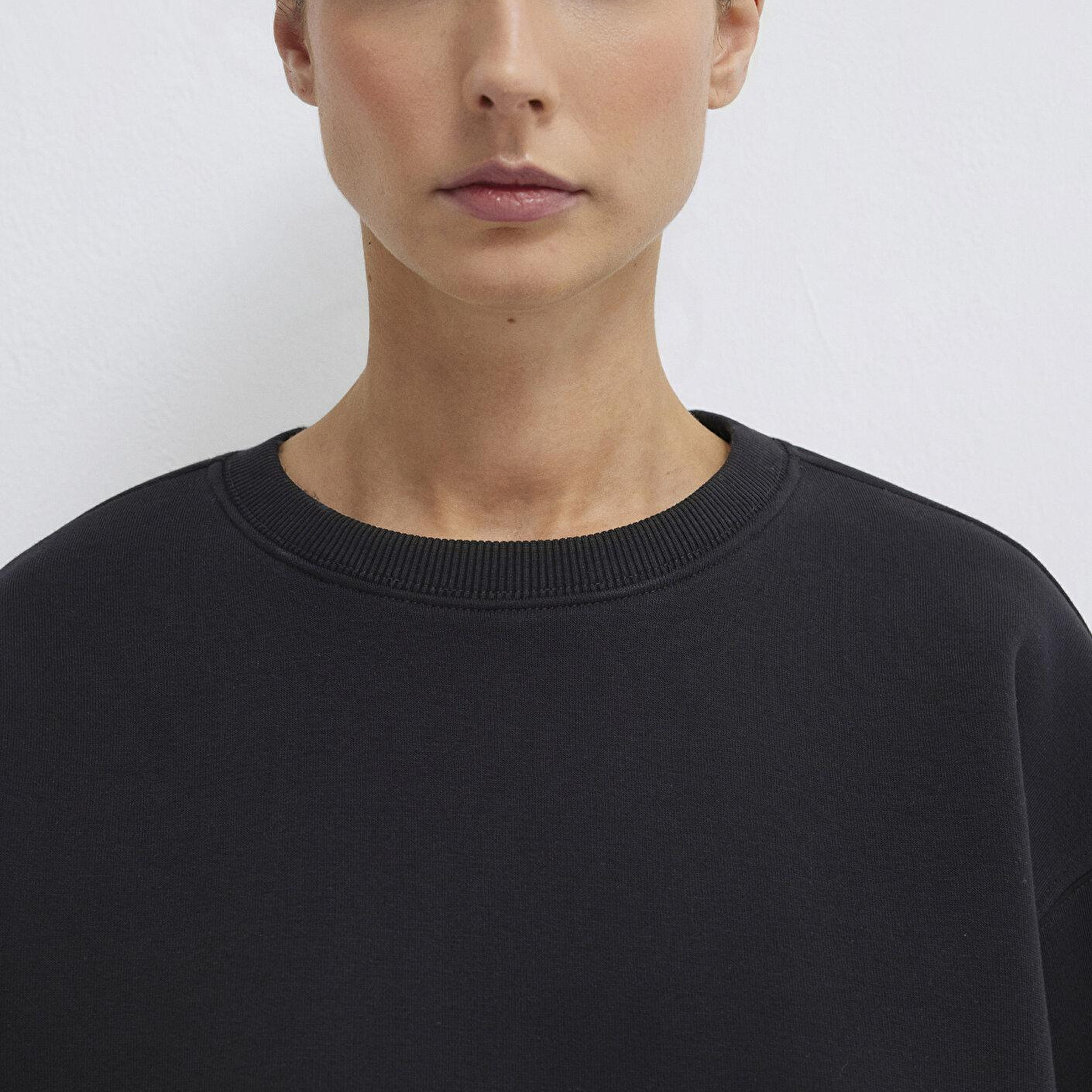 Mavi Bisiklet Yaka Siyah Basic Sweatshirt 1610198-900
