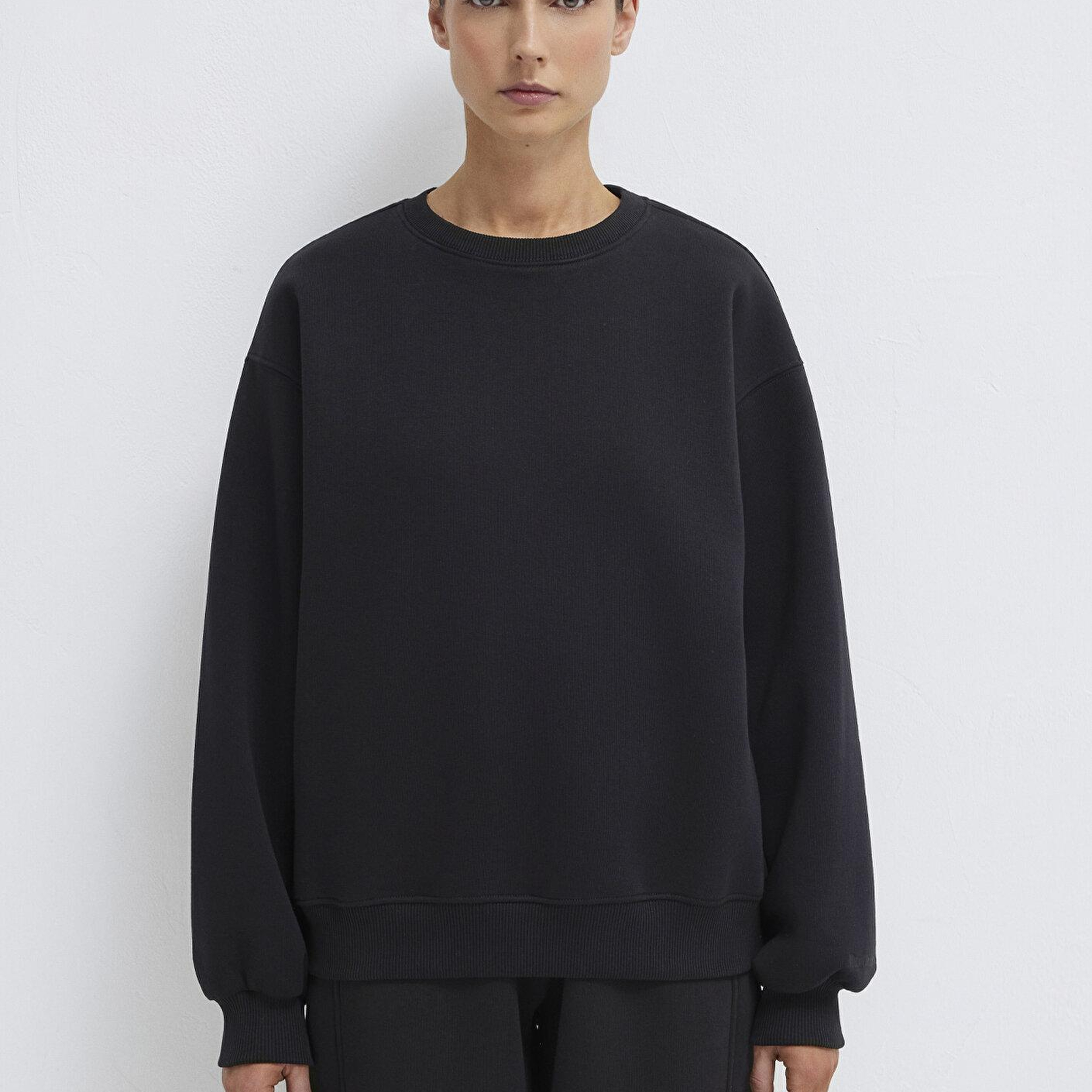 Mavi Bisiklet Yaka Siyah Basic Sweatshirt 1610198-900