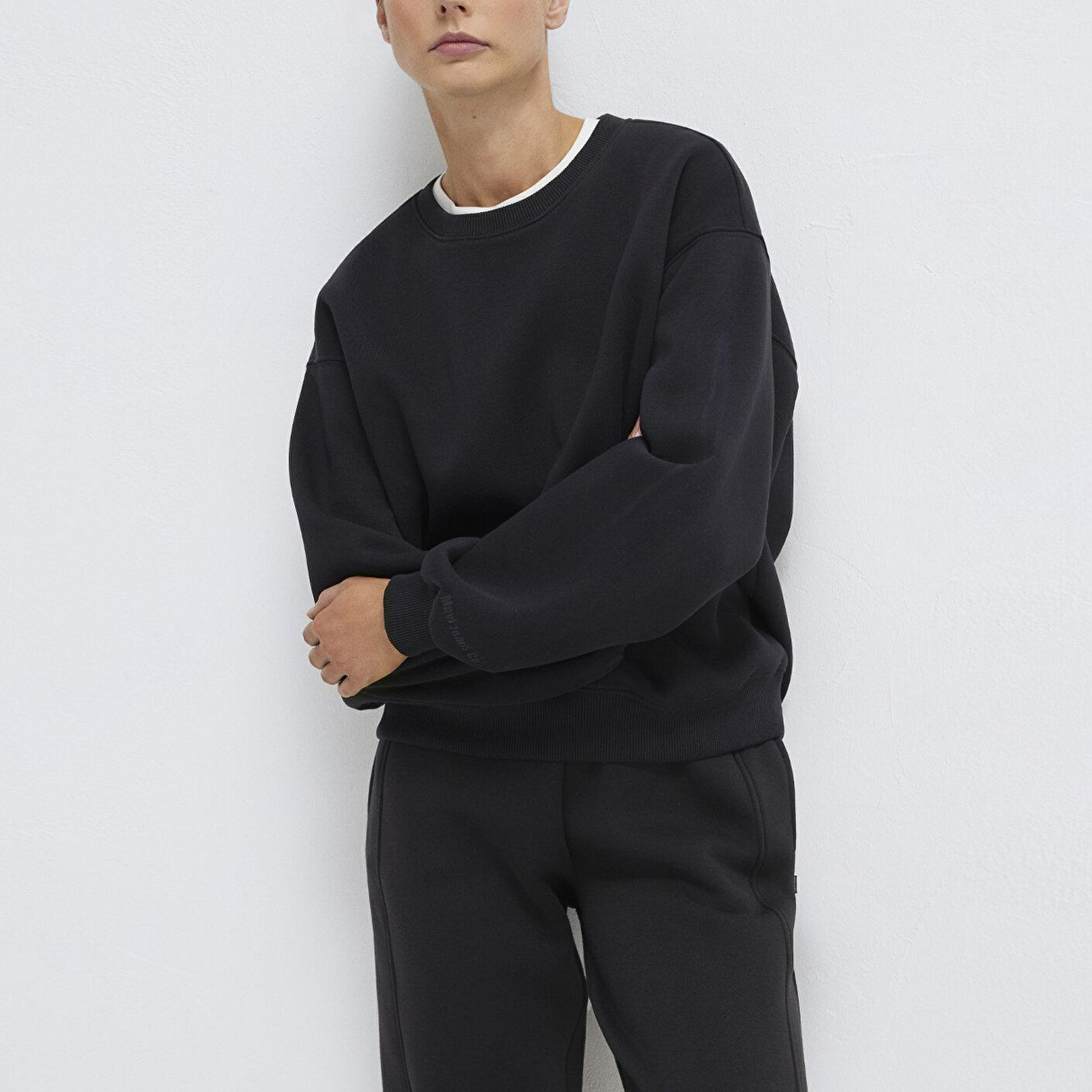 Mavi Bisiklet Yaka Siyah Basic Sweatshirt 1610198-900