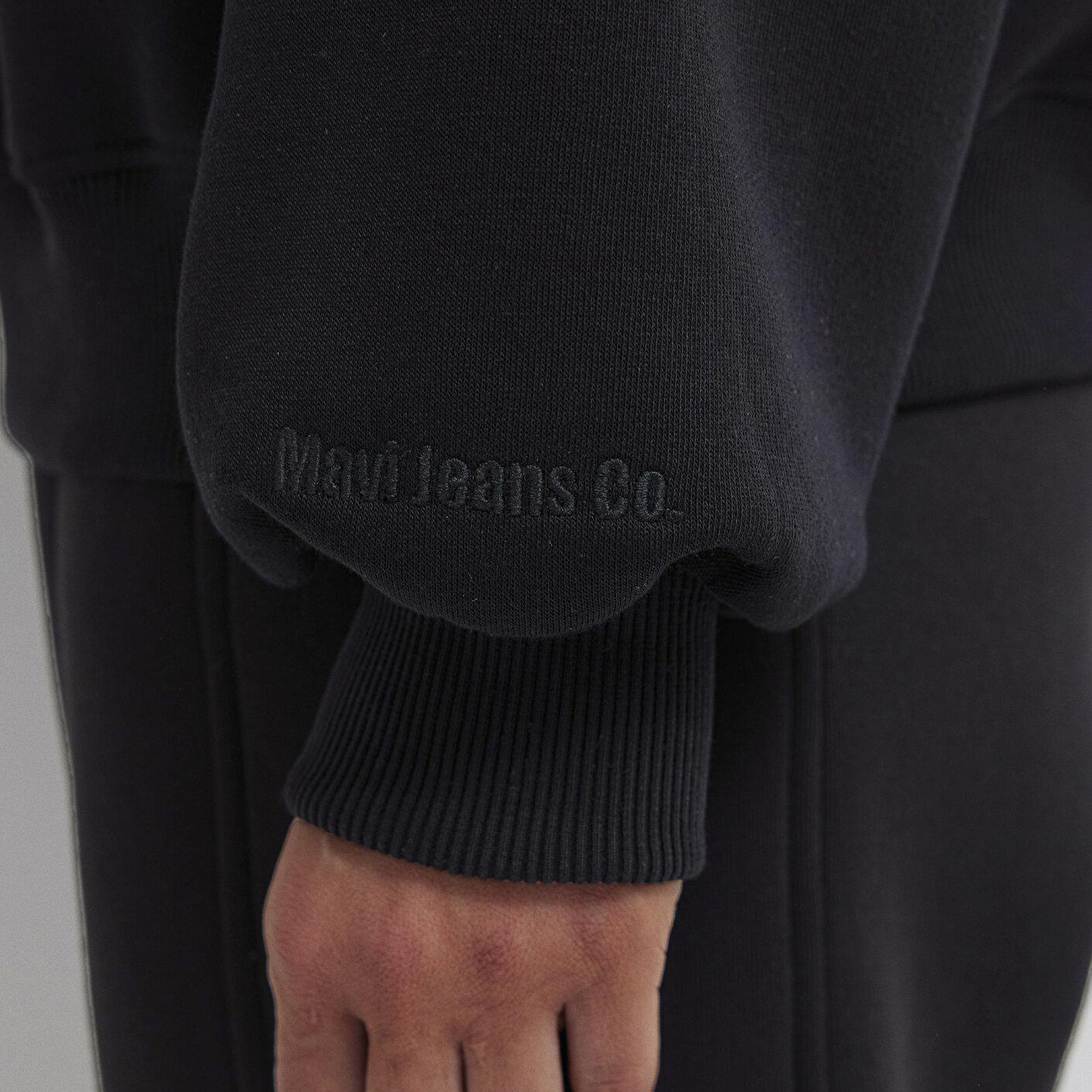 Mavi Bisiklet Yaka Siyah Basic Sweatshirt 1610198-900