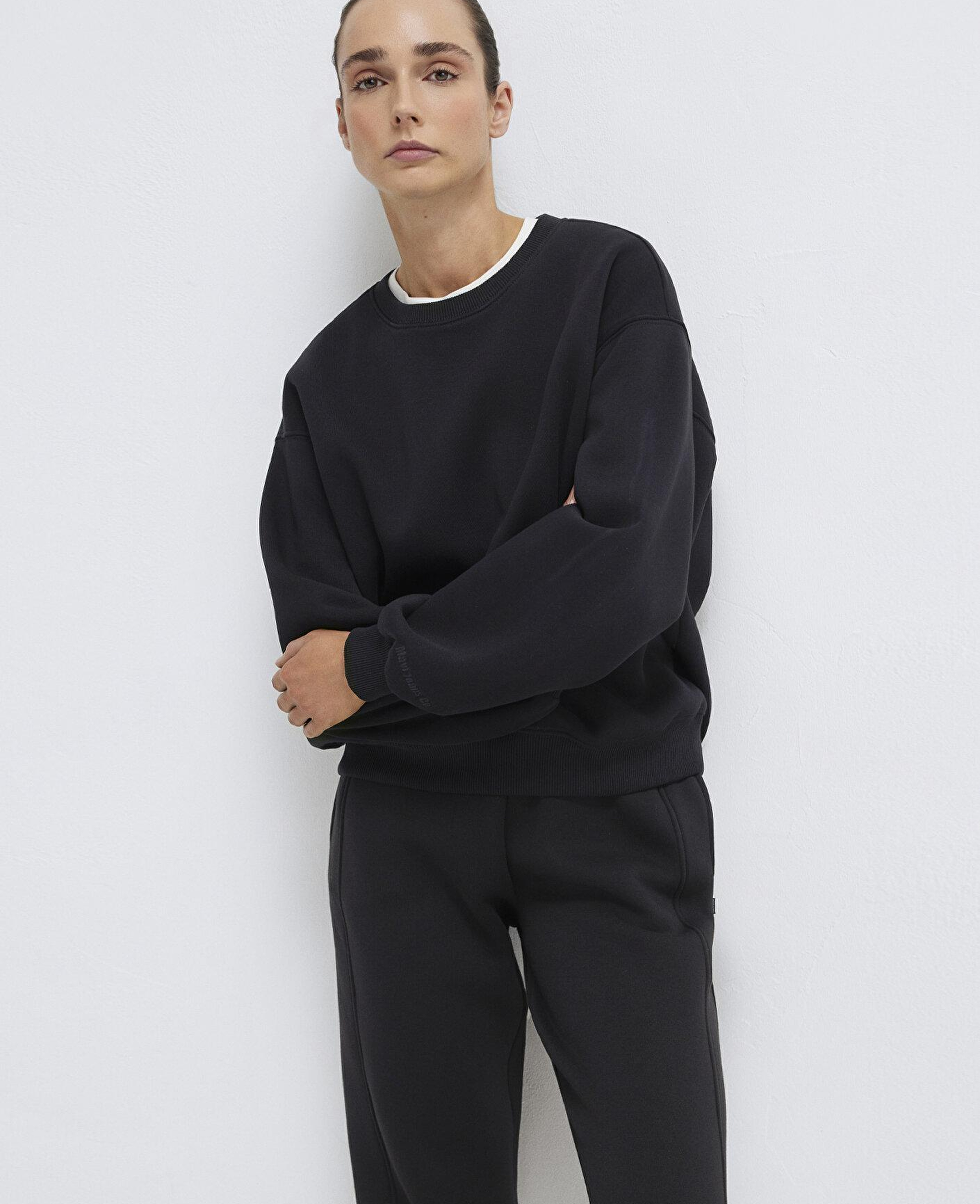 Mavi Bisiklet Yaka Siyah Basic Sweatshirt 1610198-900