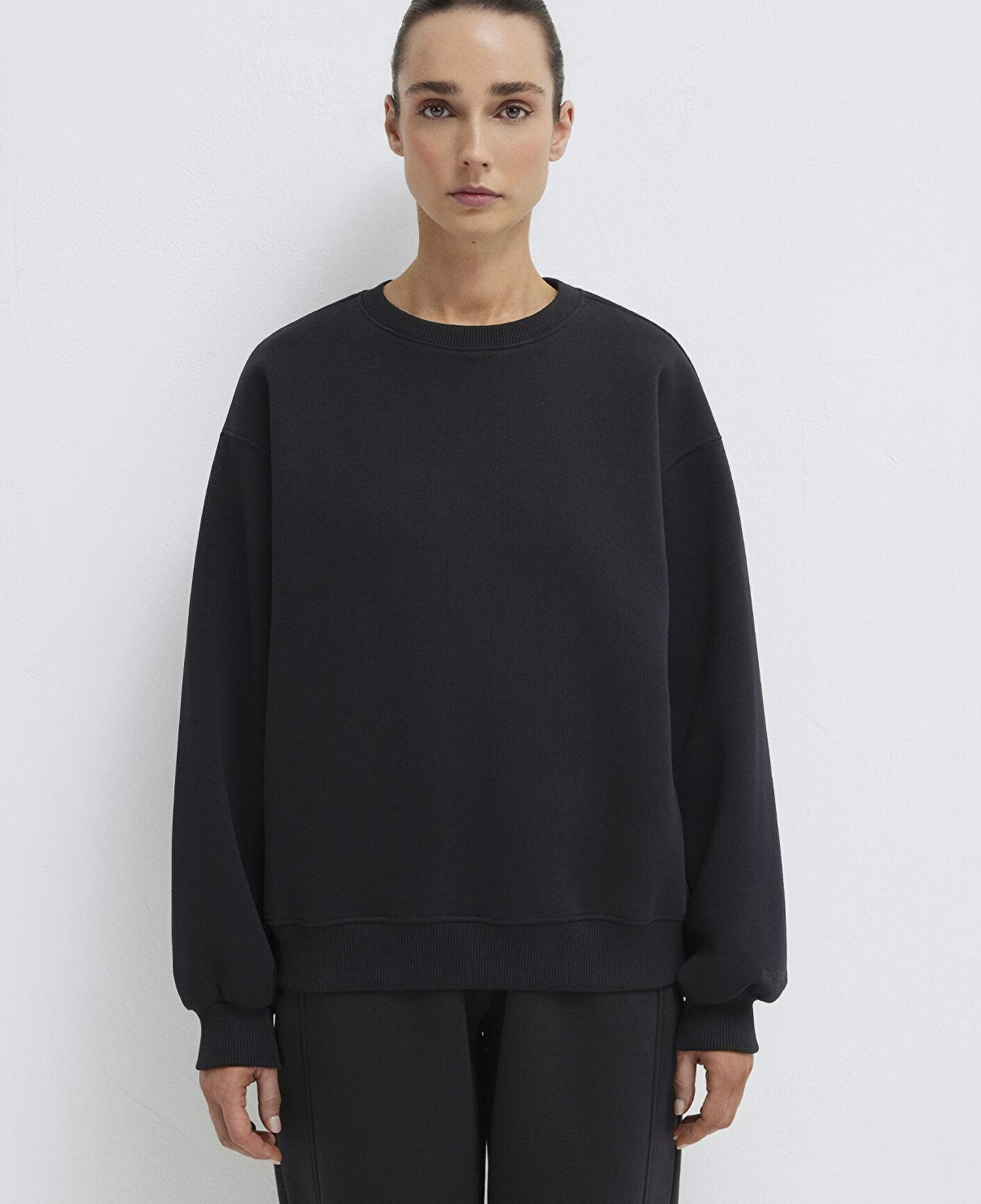 Mavi Bisiklet Yaka Siyah Basic Sweatshirt 1610198-900