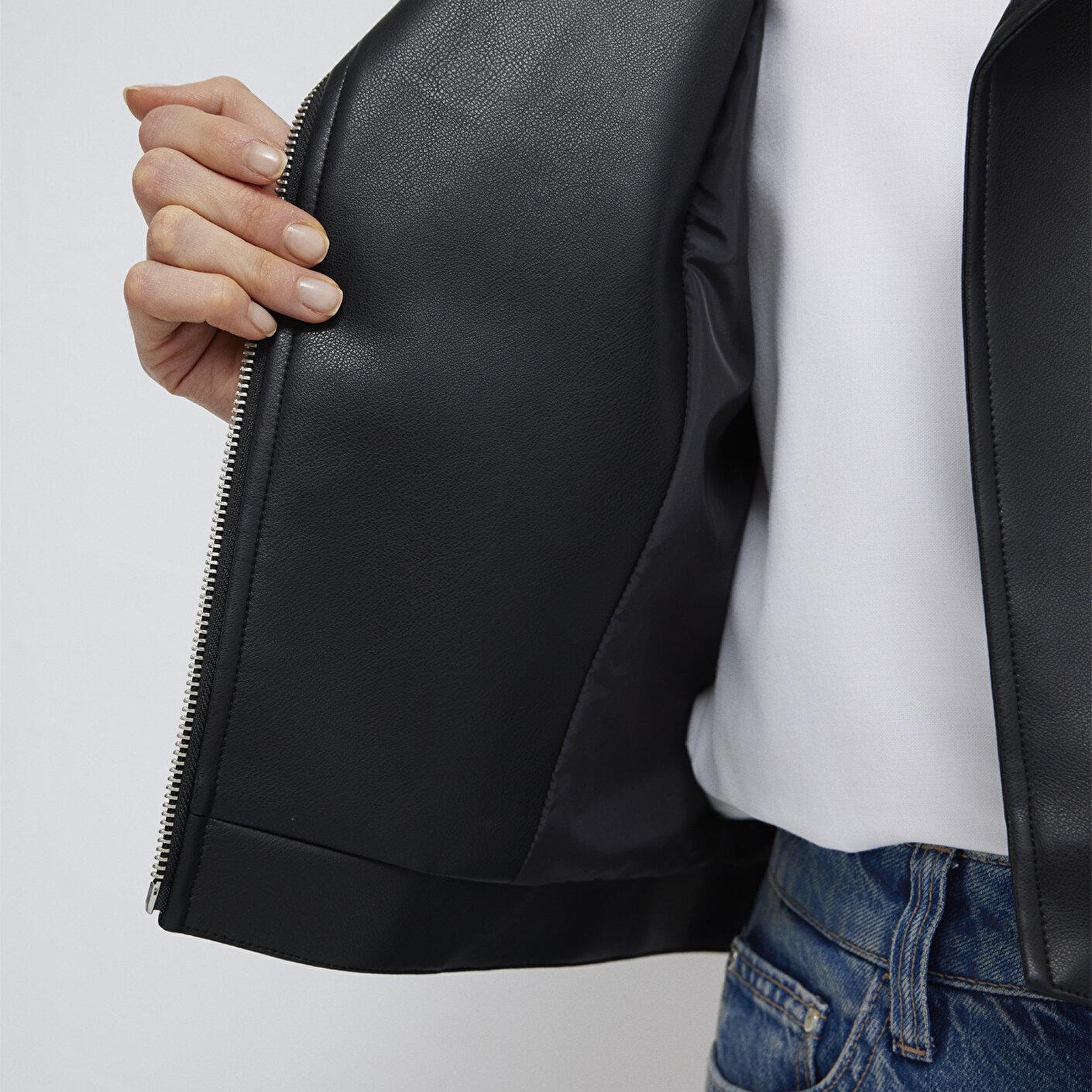 Mavi Biker Yaka Siyah Suni Deri Ceket Fitted / Vücuda Oturan Kesim 1110221-900