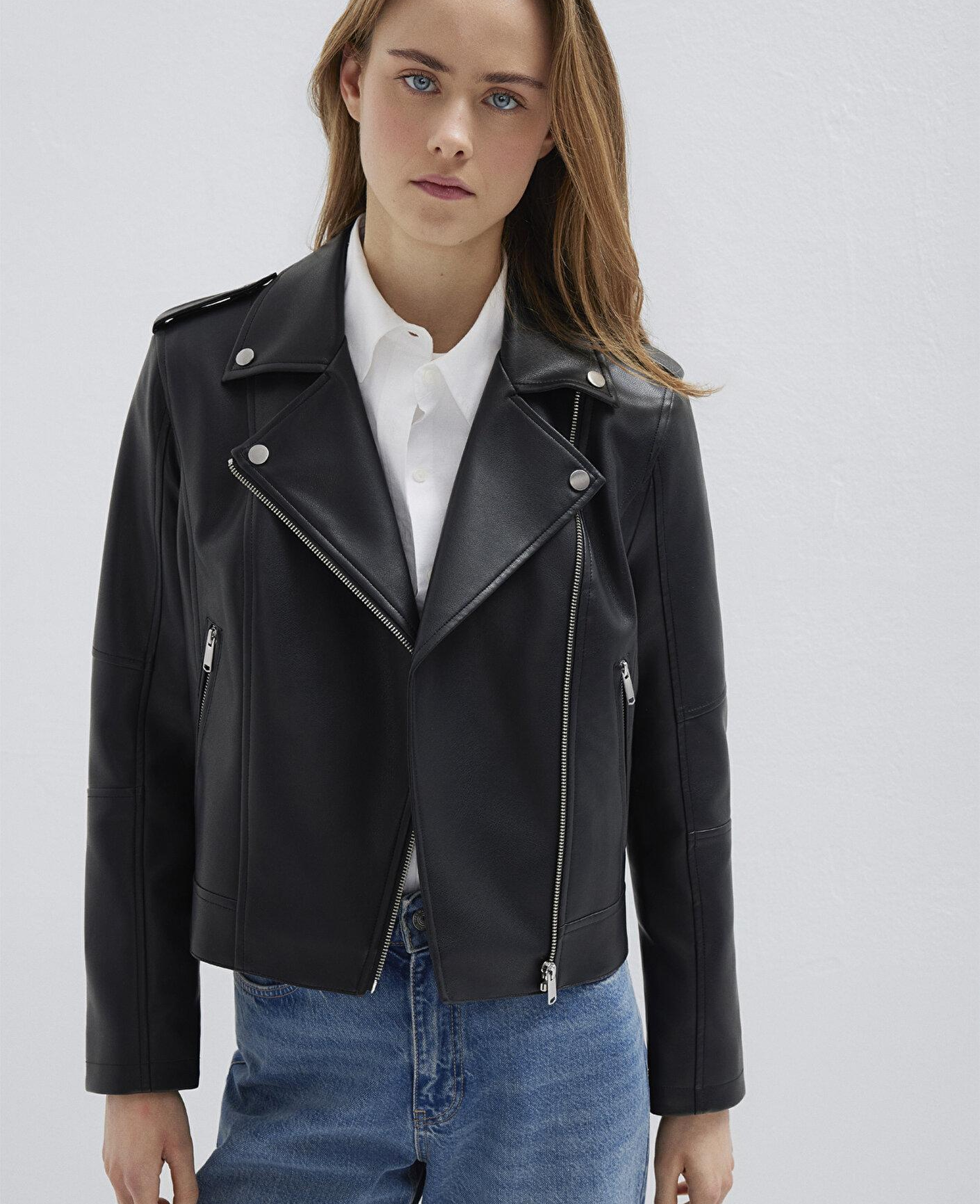 Mavi Biker Yaka Siyah Suni Deri Ceket Fitted / Vücuda Oturan Kesim 1110221-900