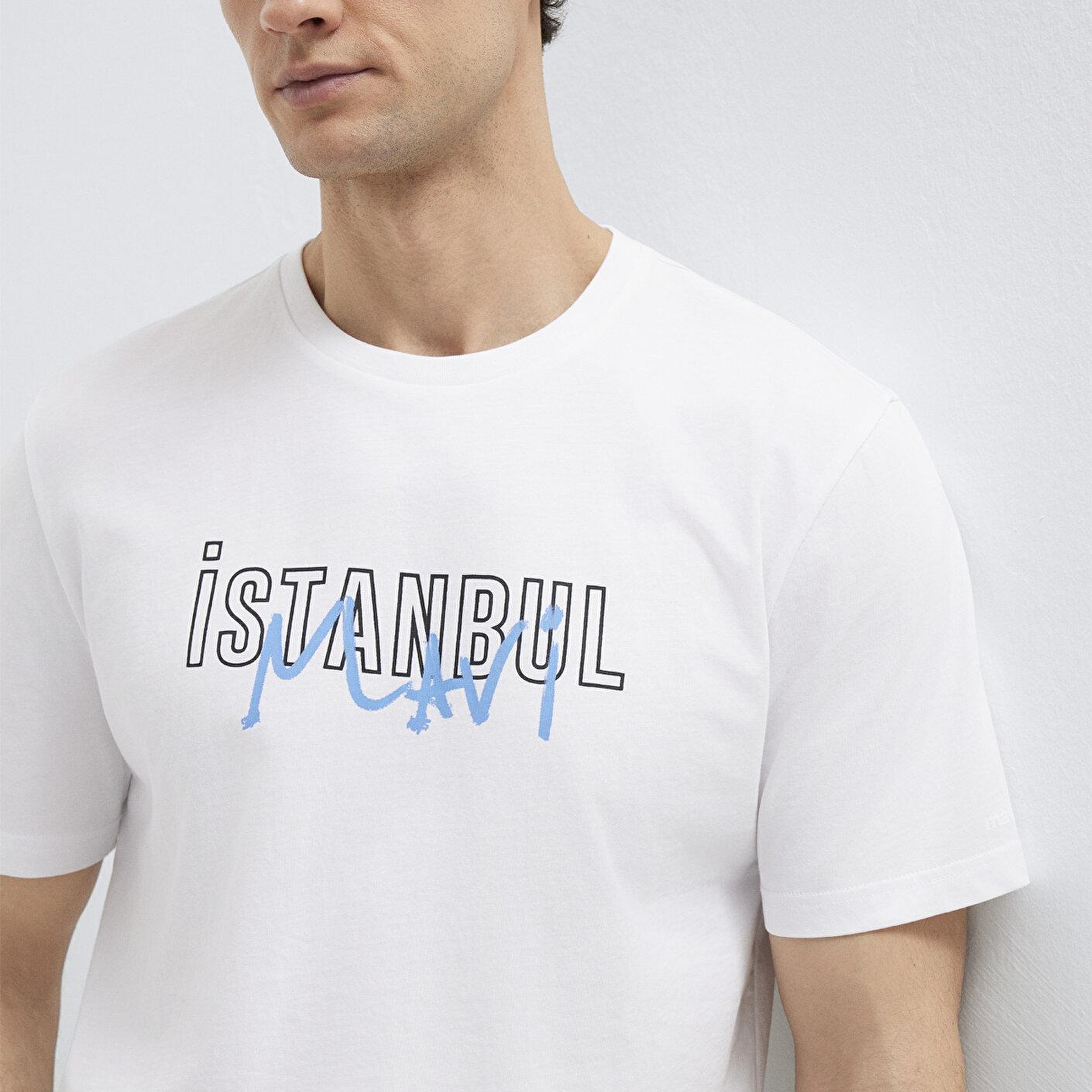 Mavi İstanbul Baskılı Beyaz Tişört Regular Fit / Normal Kesim 067114-620