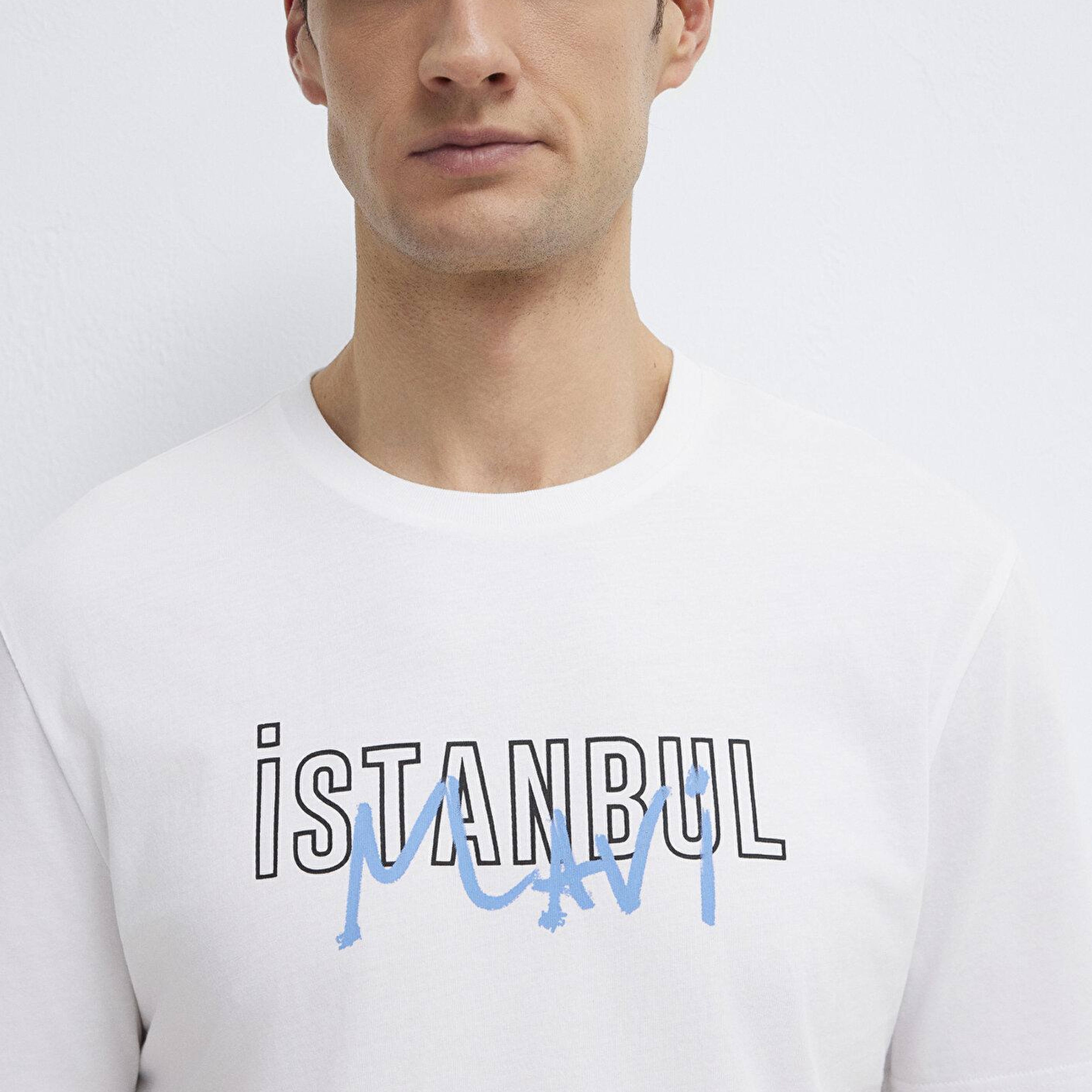 Mavi İstanbul Baskılı Beyaz Tişört Regular Fit / Normal Kesim 067114-620