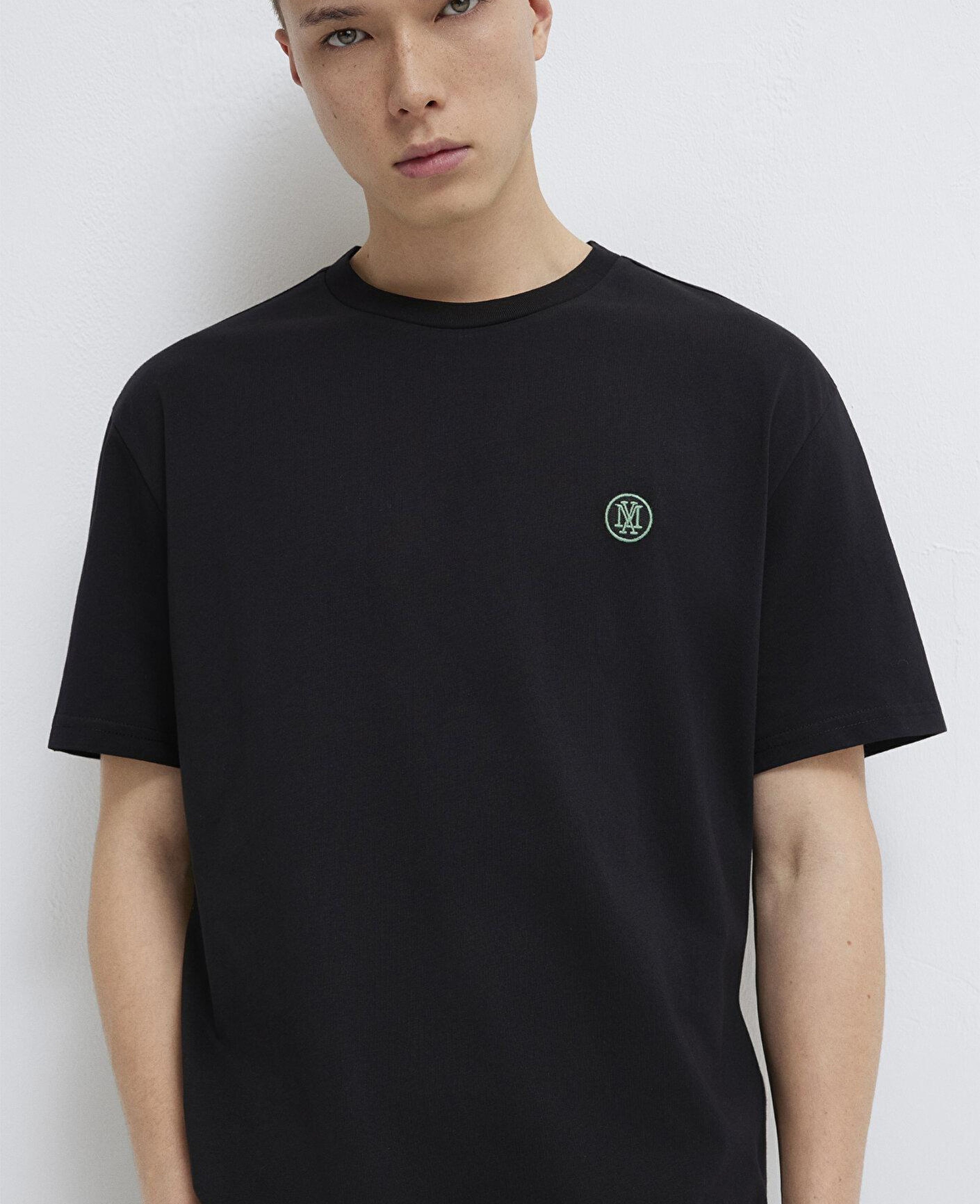 Mavi Mavi Logo İşlemeli Siyah Basic Tişört Loose Fit / Bol Rahat Kesim 067074-900