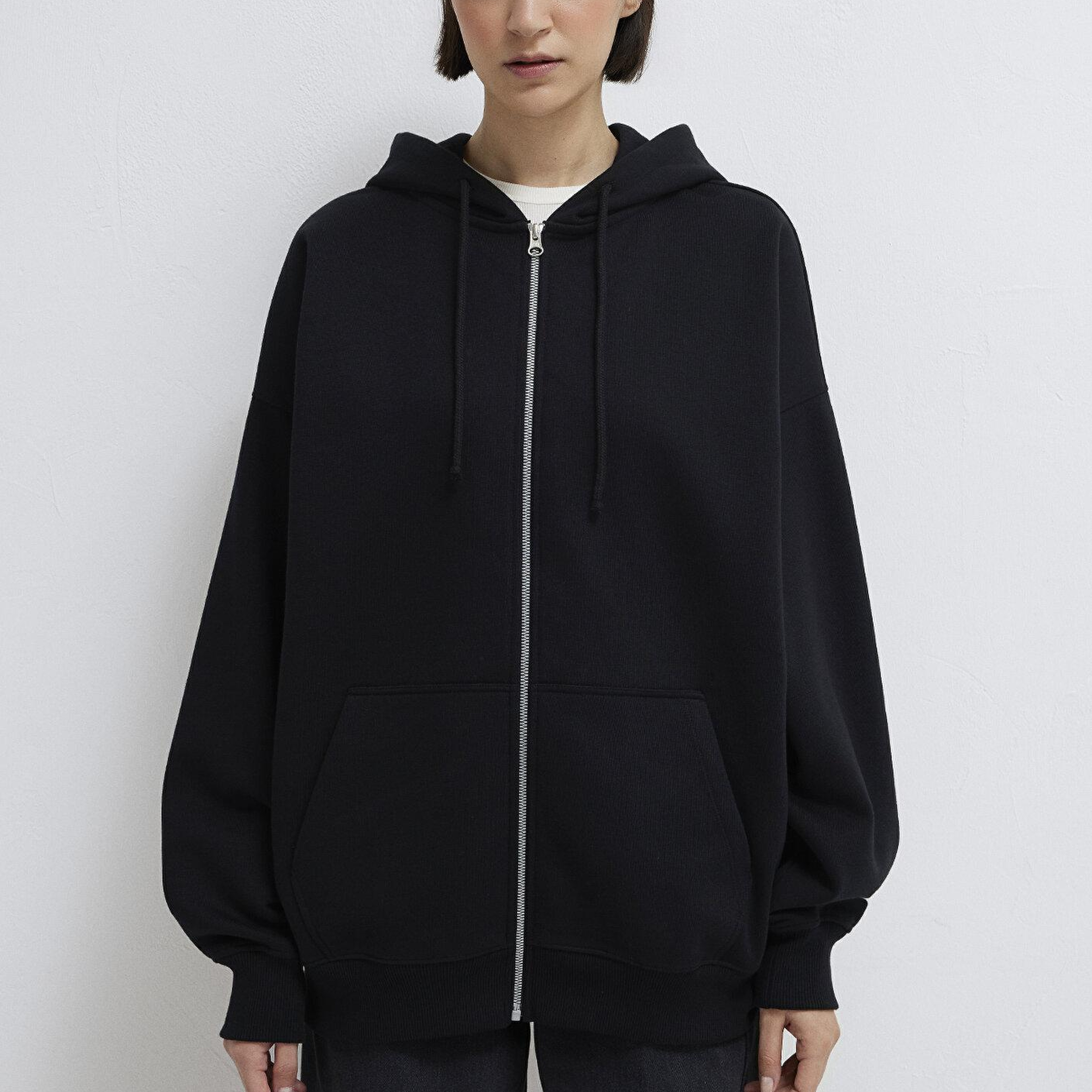 Mavi Kapüşonlu Fermuarlı Siyah Sweatshirt 1610221-900