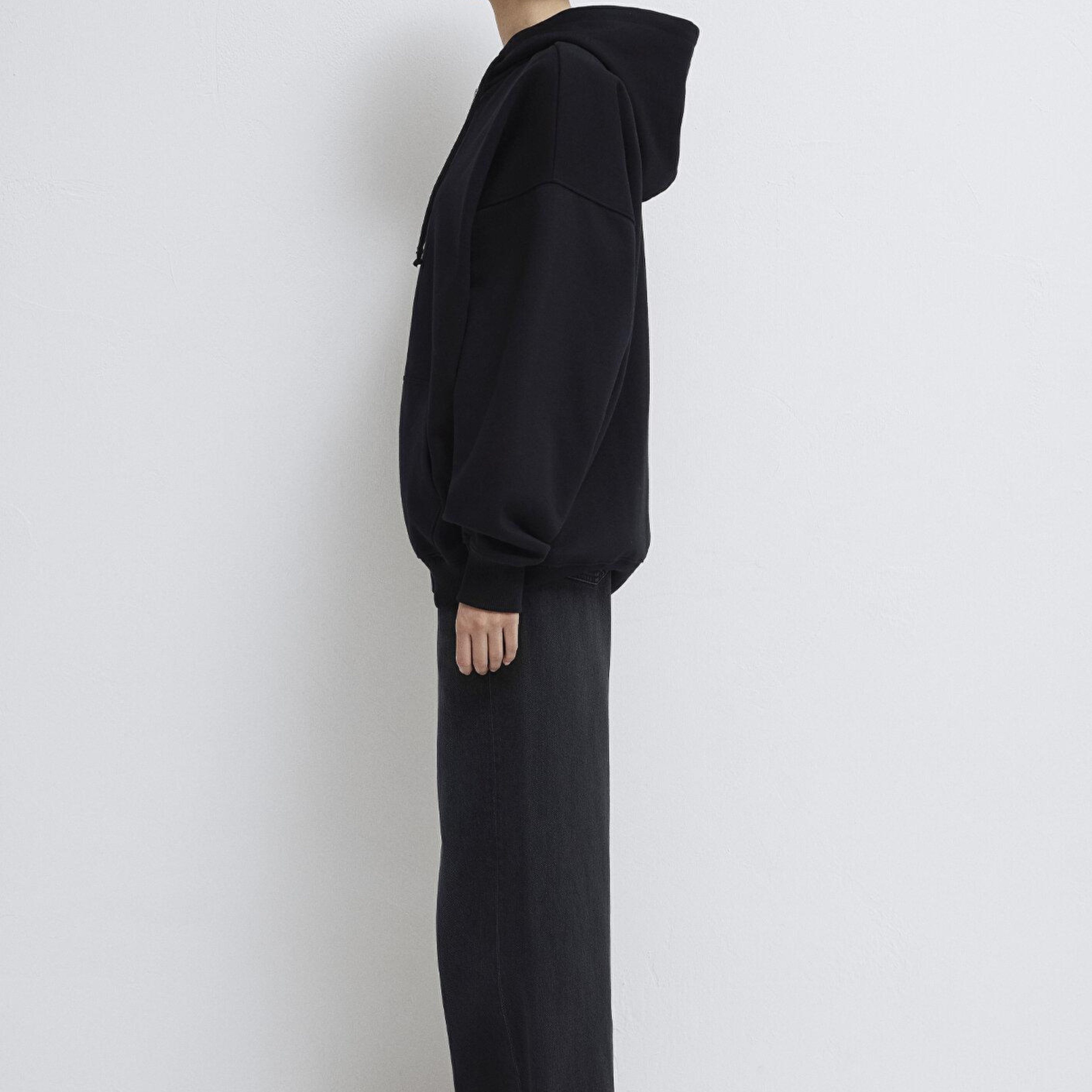 Mavi Kapüşonlu Fermuarlı Siyah Sweatshirt 1610221-900