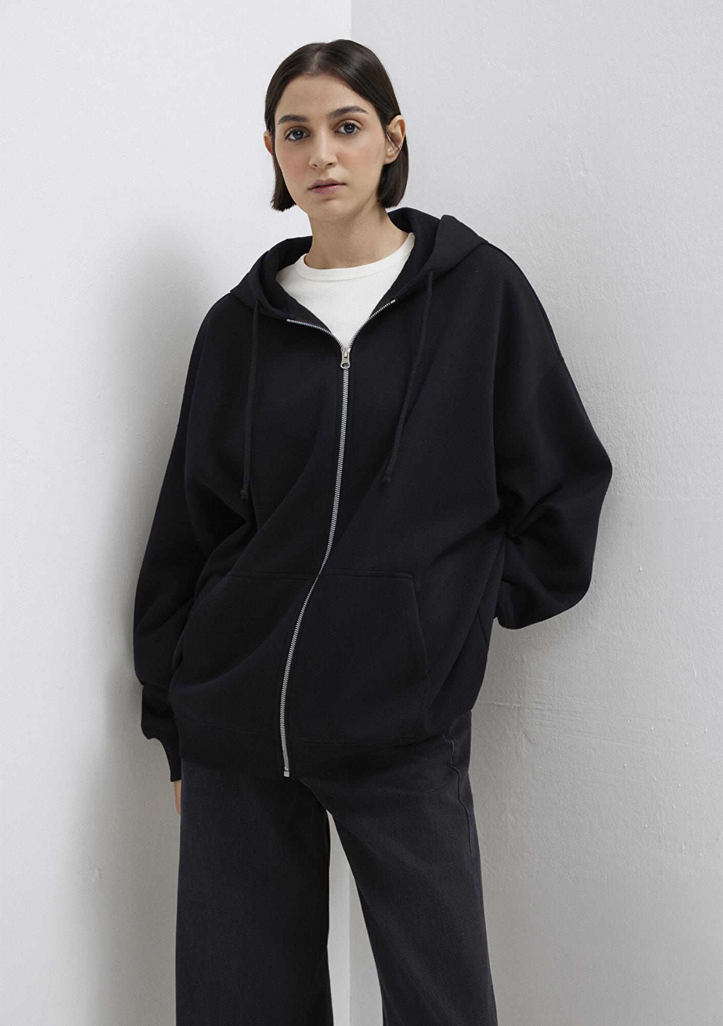Mavi Kapüşonlu Fermuarlı Siyah Sweatshirt 1610221-900