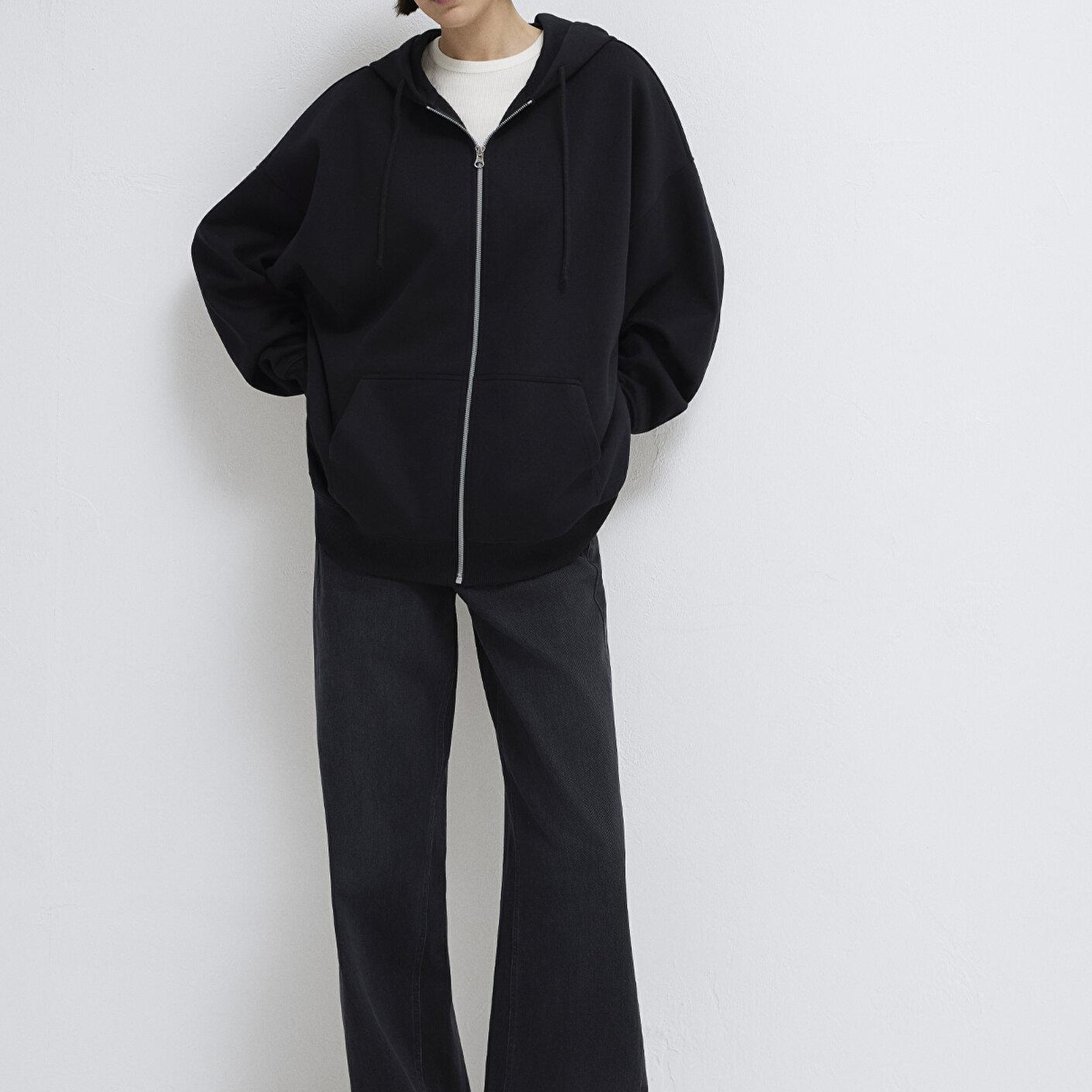 Mavi Kapüşonlu Fermuarlı Siyah Sweatshirt 1610221-900