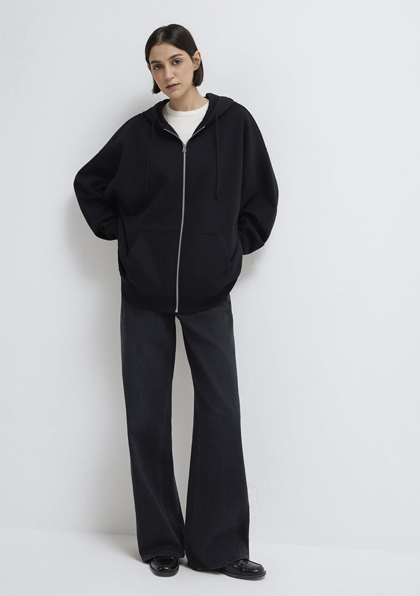Mavi Kapüşonlu Fermuarlı Siyah Sweatshirt 1610221-900
