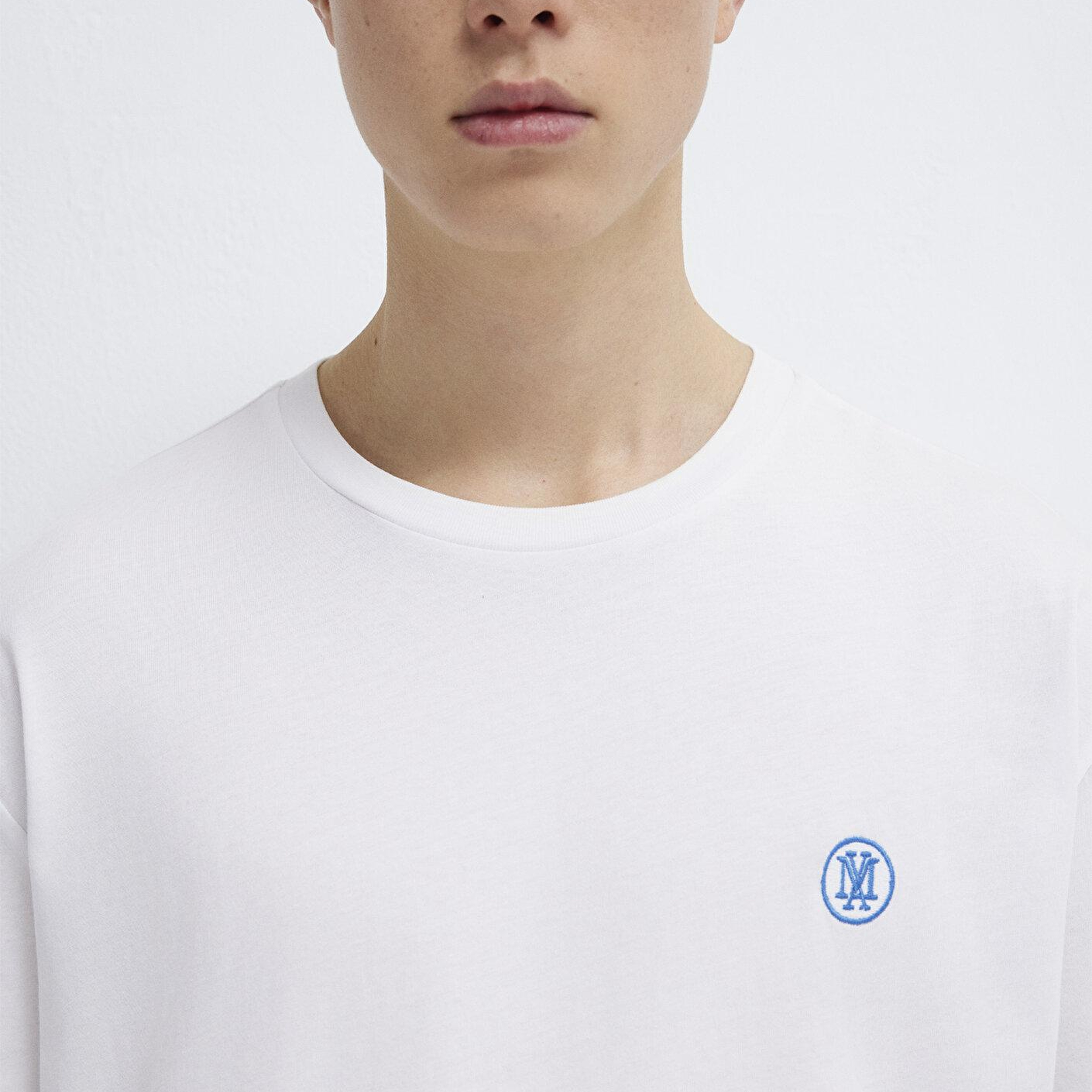 Mavi Mavi Logo İşlemeli Beyaz Basic Tişört Loose Fit / Bol Rahat Kesim 067074-620
