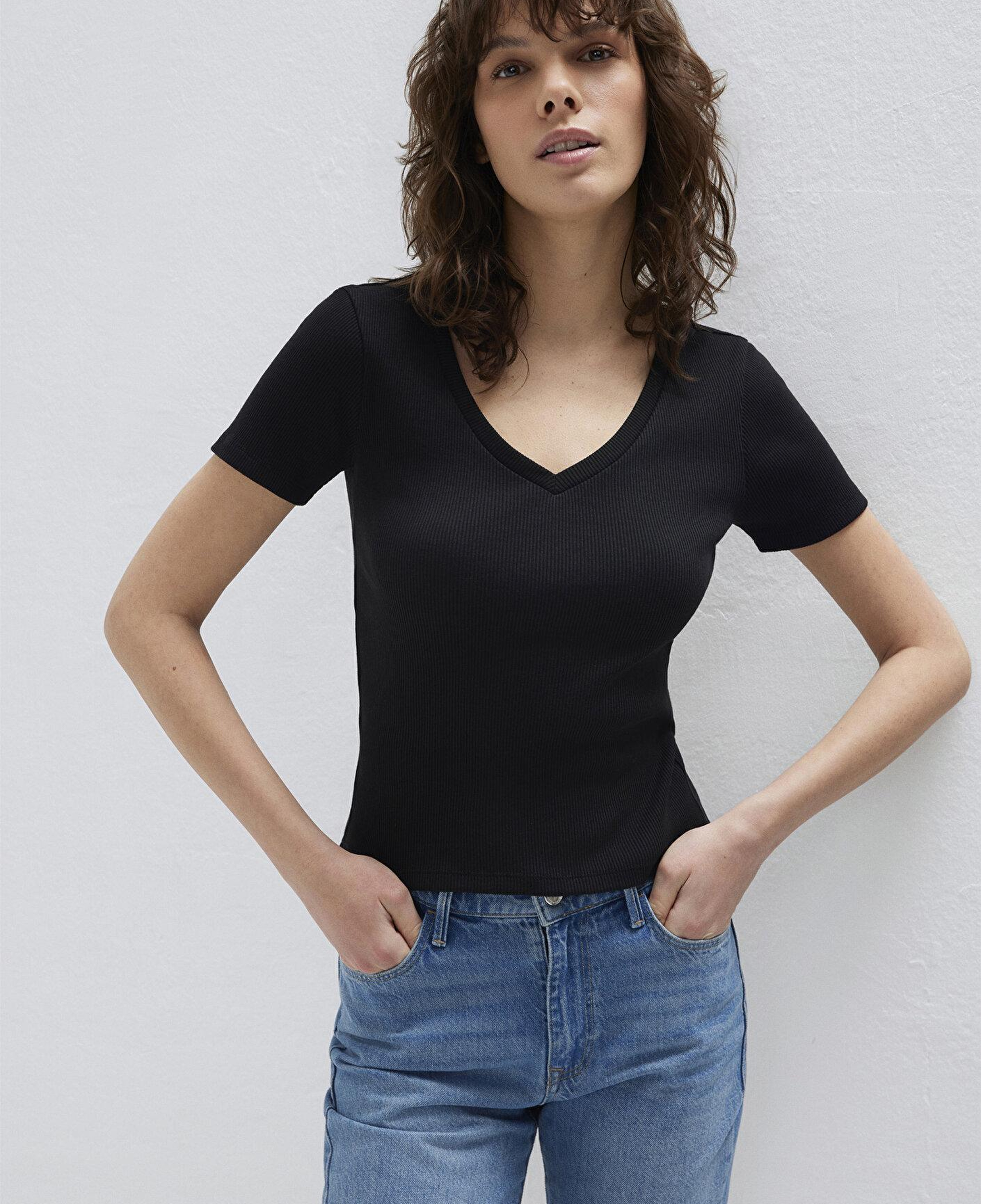 Mavi Siyah Basic V Yaka Tişört Fitted / Vücuda Oturan Kesim 1601040-900