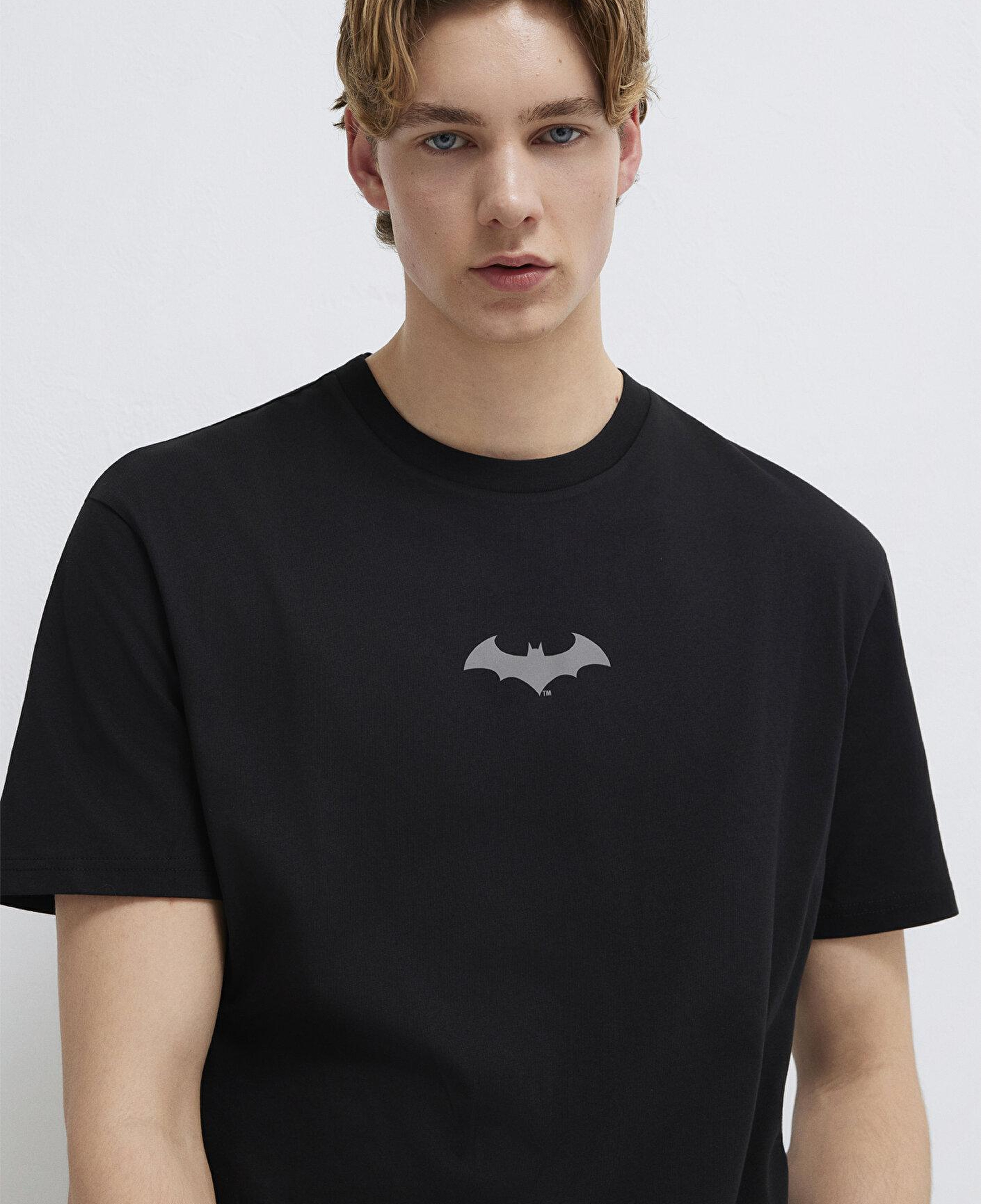 Mavi Batman Baskılı Siyah Tişört Loose Fit / Bol Rahat Kesim 066878-900
