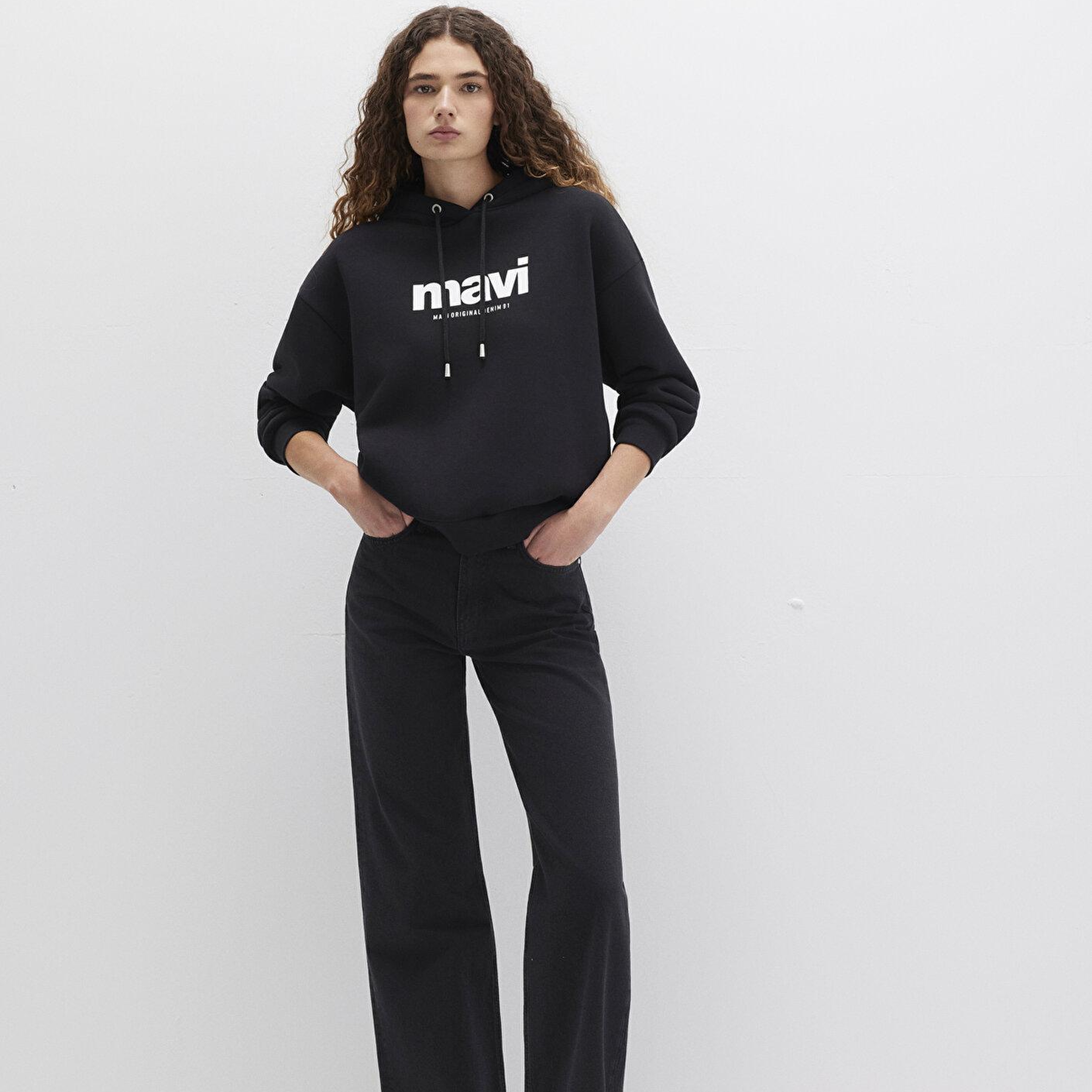 Mavi Mavi Logo Baskılı Kapüşonlu Siyah Sweatshirt 168334-900