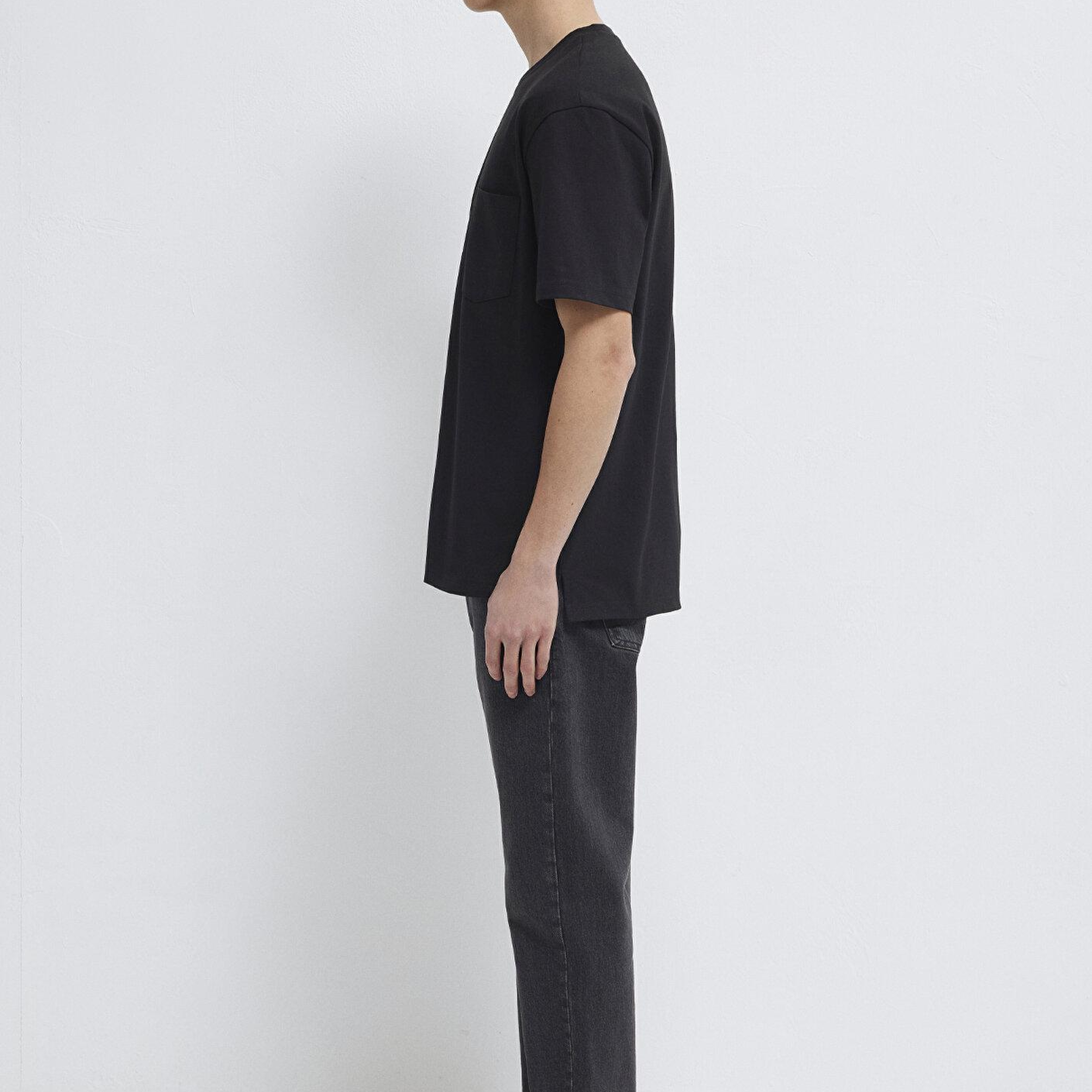 Mavi Cep Detaylı Siyah Basic Tişört Loose Fit / Bol Rahat Kesim 066248-900