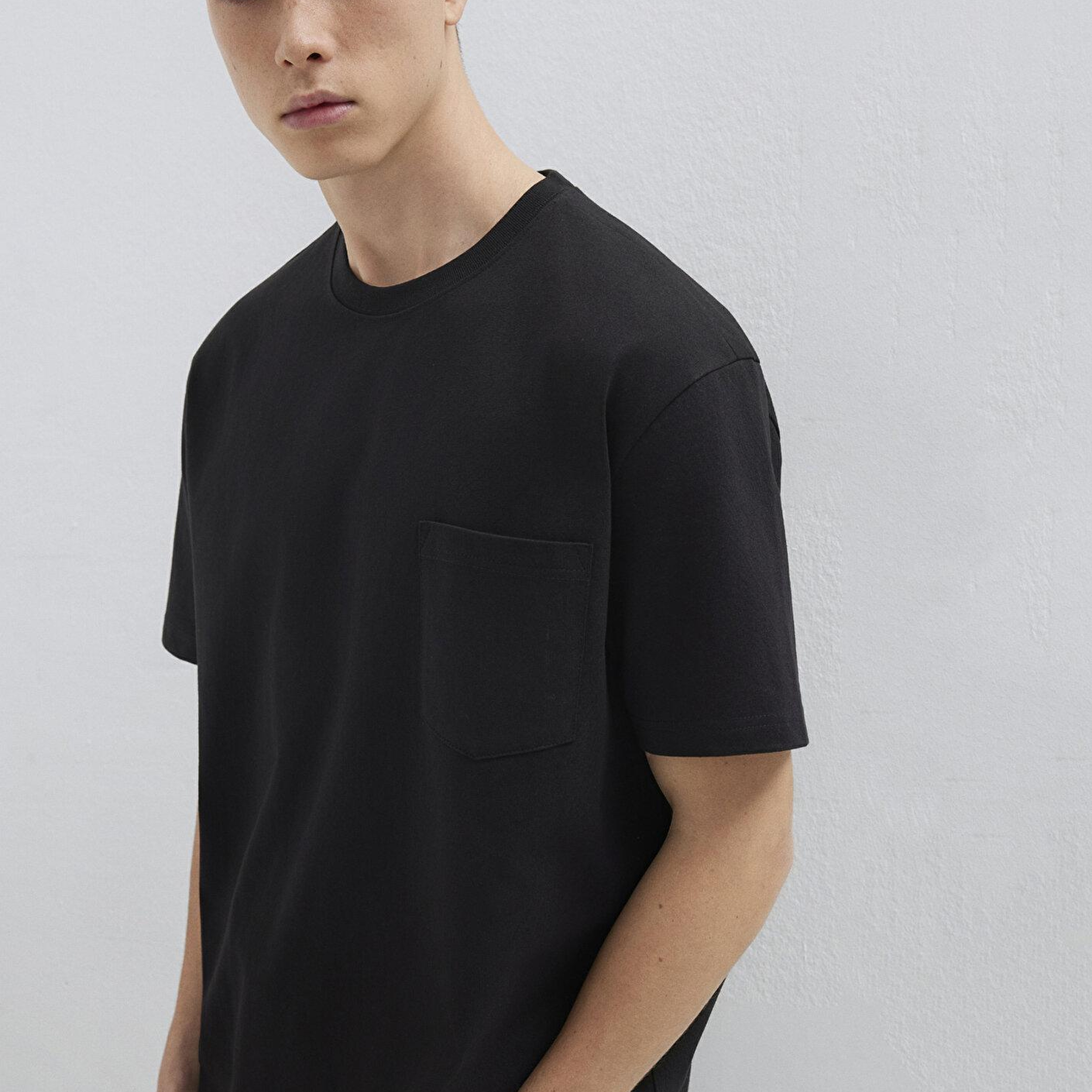 Mavi Cep Detaylı Siyah Basic Tişört Loose Fit / Bol Rahat Kesim 066248-900