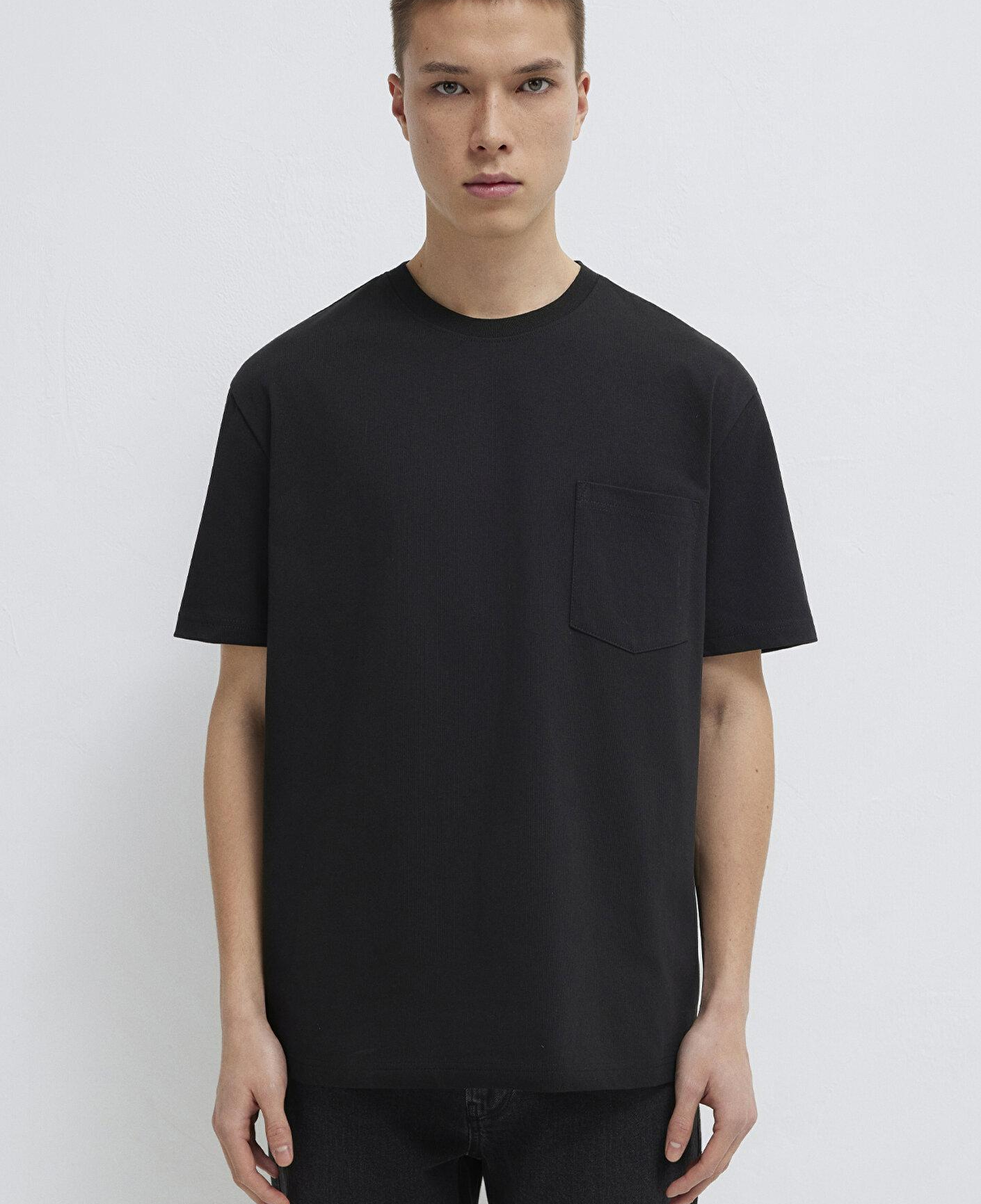 Mavi Cep Detaylı Siyah Basic Tişört Loose Fit / Bol Rahat Kesim 066248-900