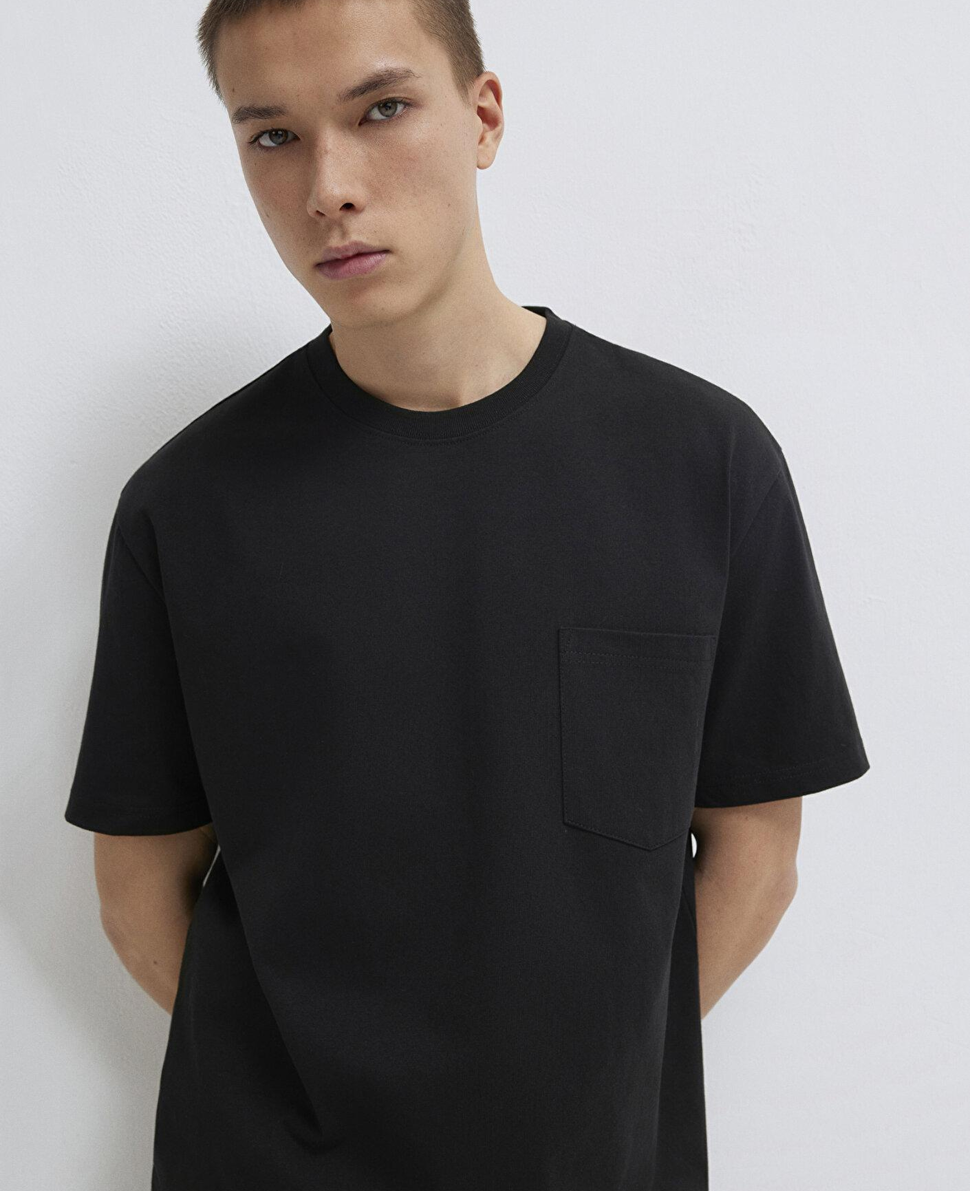 Mavi Cep Detaylı Siyah Basic Tişört Loose Fit / Bol Rahat Kesim 066248-900