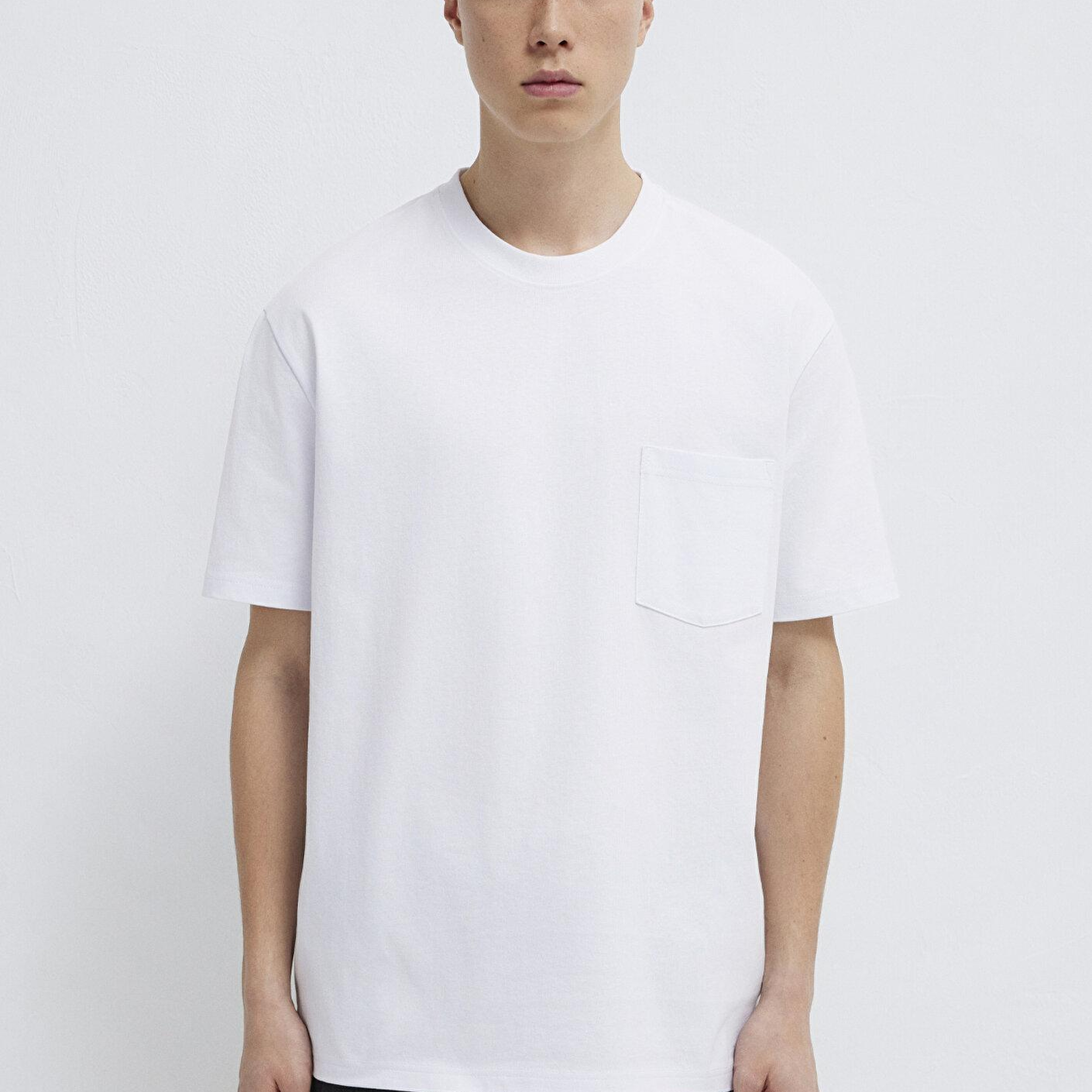 Mavi Cep Detaylı Beyaz Basic Tişört Loose Fit / Bol Rahat Kesim 066248-620