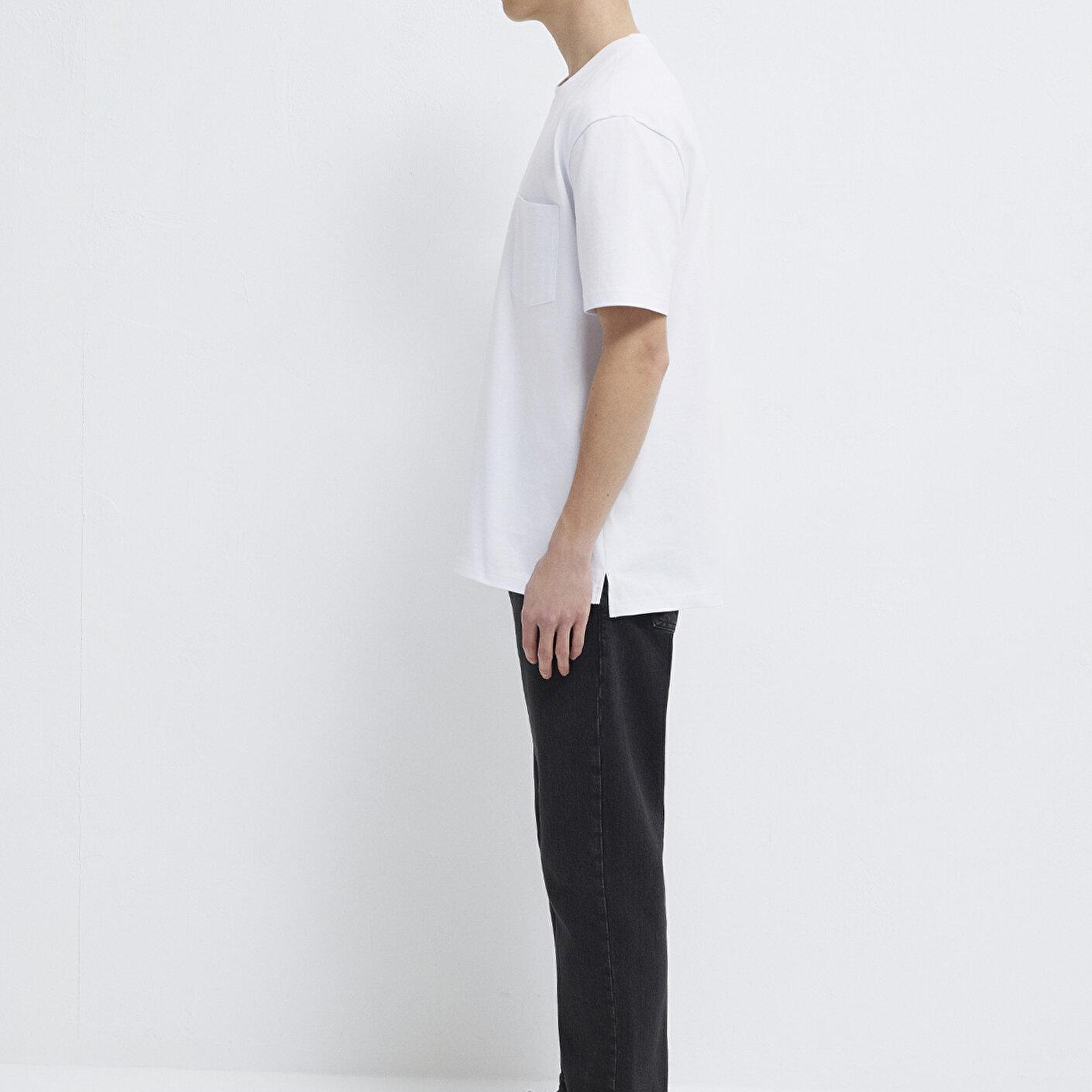 Mavi Cep Detaylı Beyaz Basic Tişört Loose Fit / Bol Rahat Kesim 066248-620