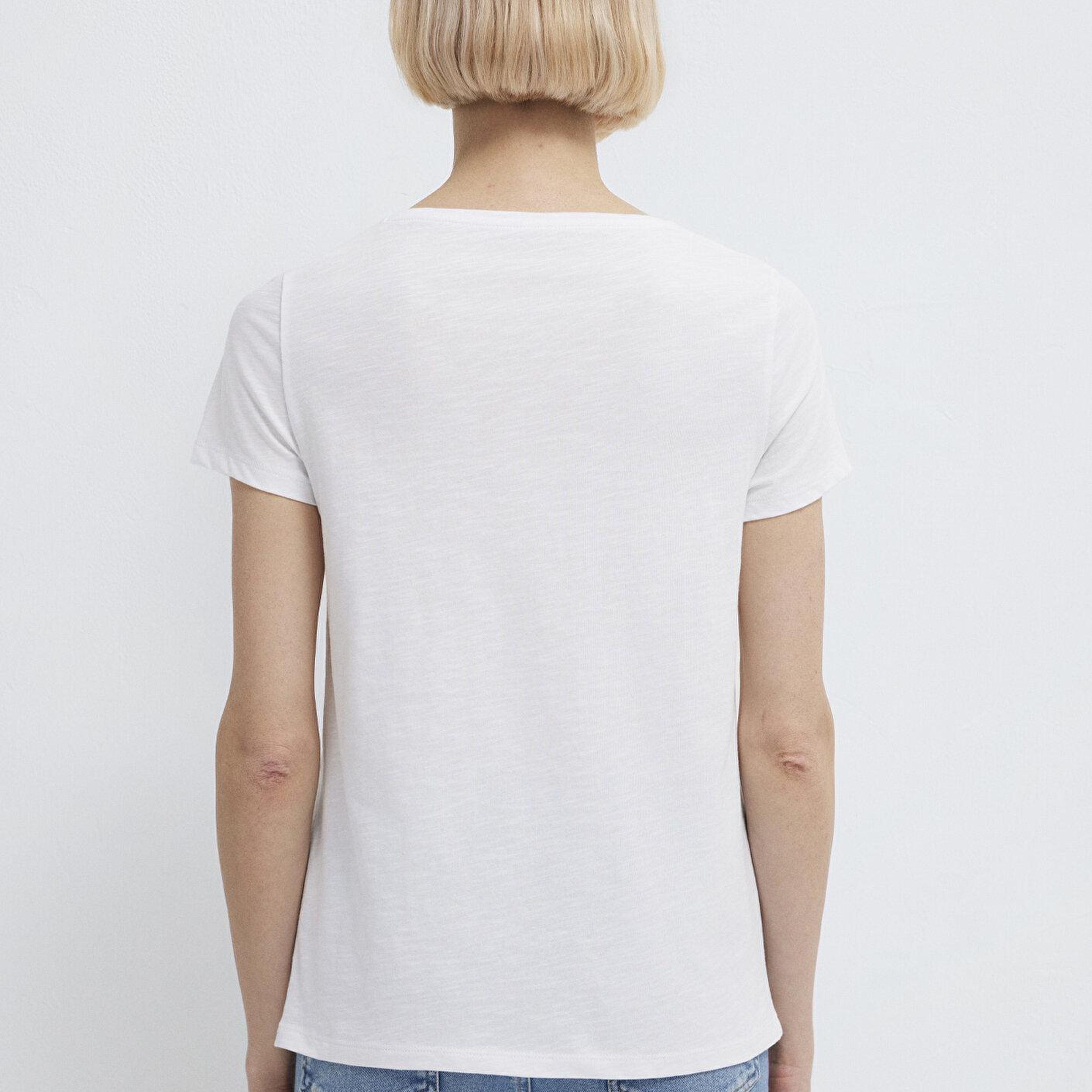 Mavi V Yaka Flamlı Beyaz Basic Tişört Slim Fit / Dar Kesim 168260-620