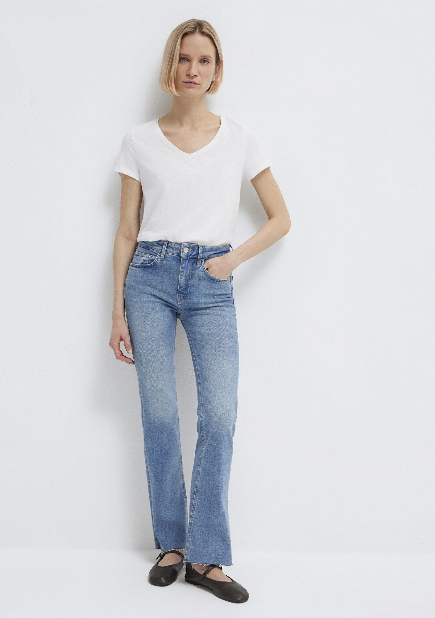 Mavi V Yaka Flamlı Beyaz Basic Tişört Slim Fit / Dar Kesim 168260-620
