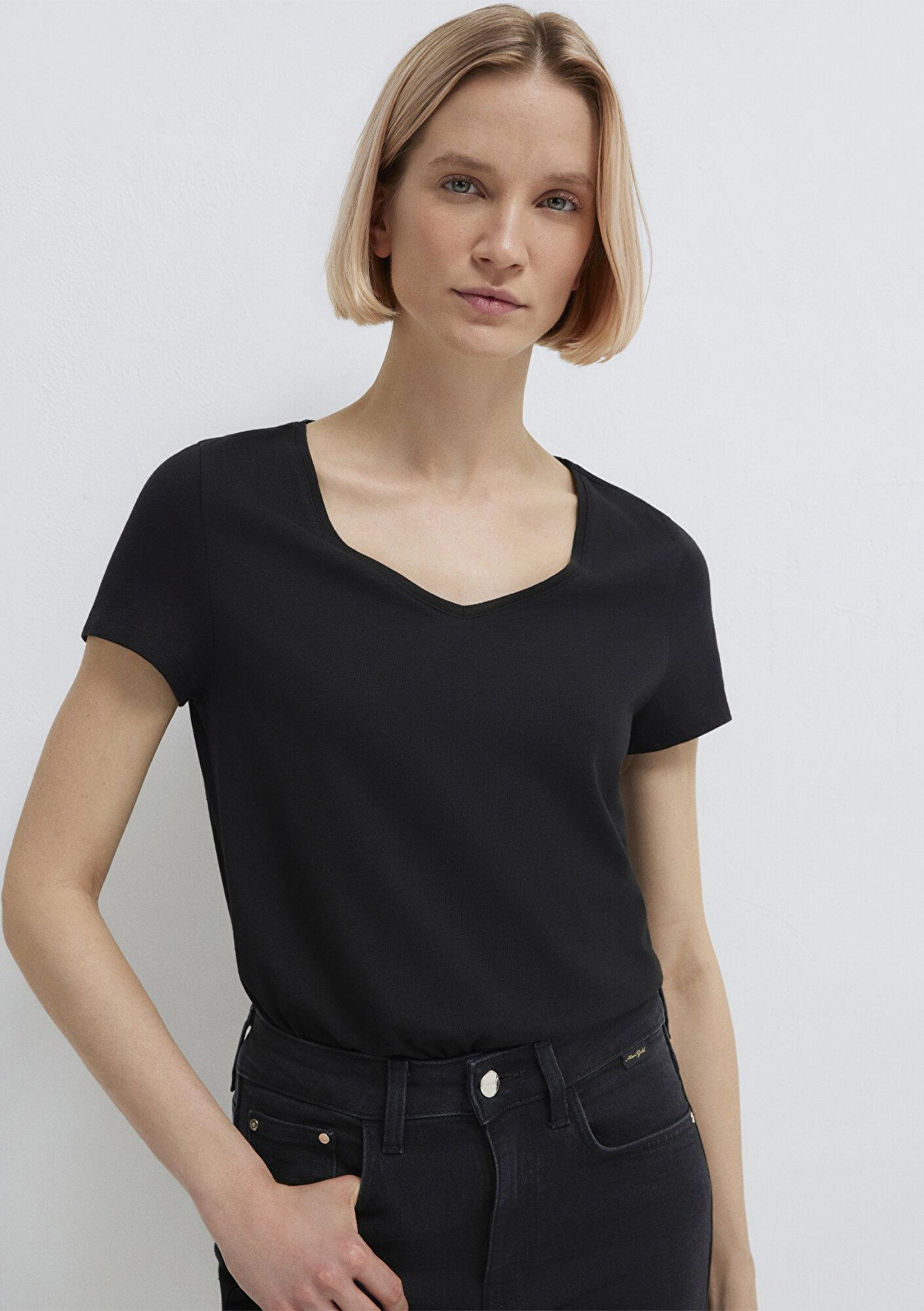 Mavi V Yaka Flamlı Siyah Basic Tişört Slim Fit / Dar Kesim 168260-900