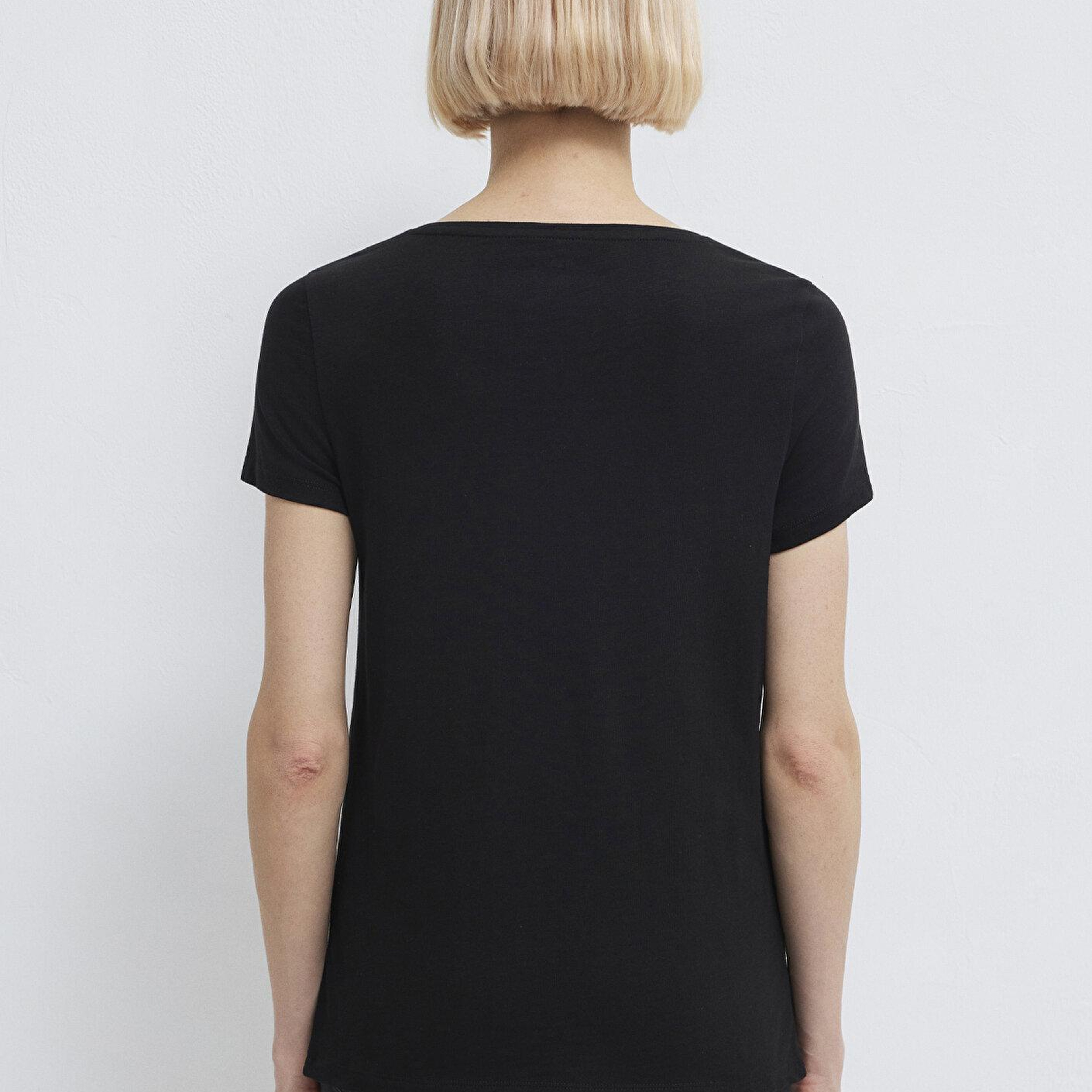Mavi V Yaka Flamlı Siyah Basic Tişört Slim Fit / Dar Kesim 168260-900