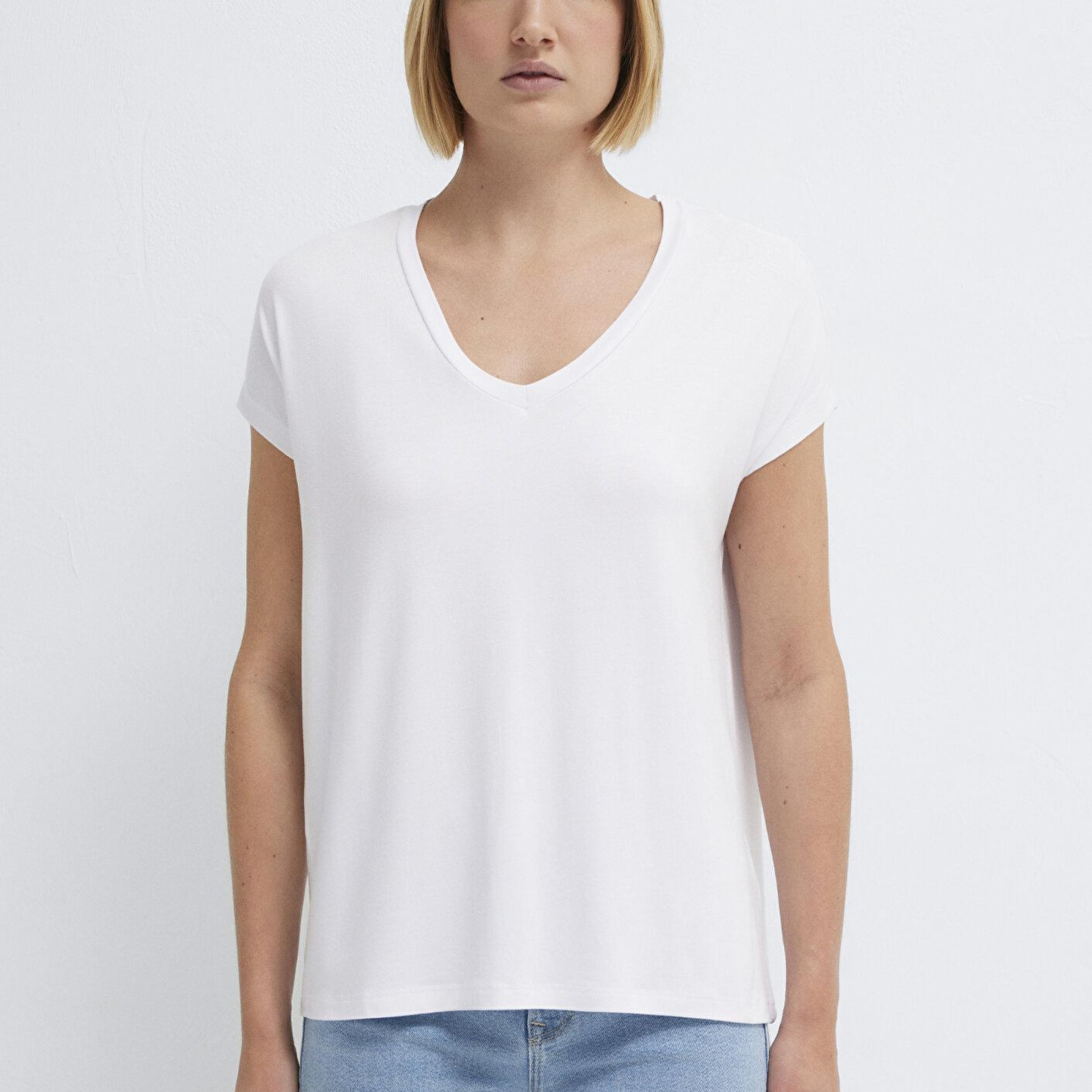 Mavi V Yaka Beyaz Basic Viskoz Tişört Regular Fit / Normal Kesim 167714-620