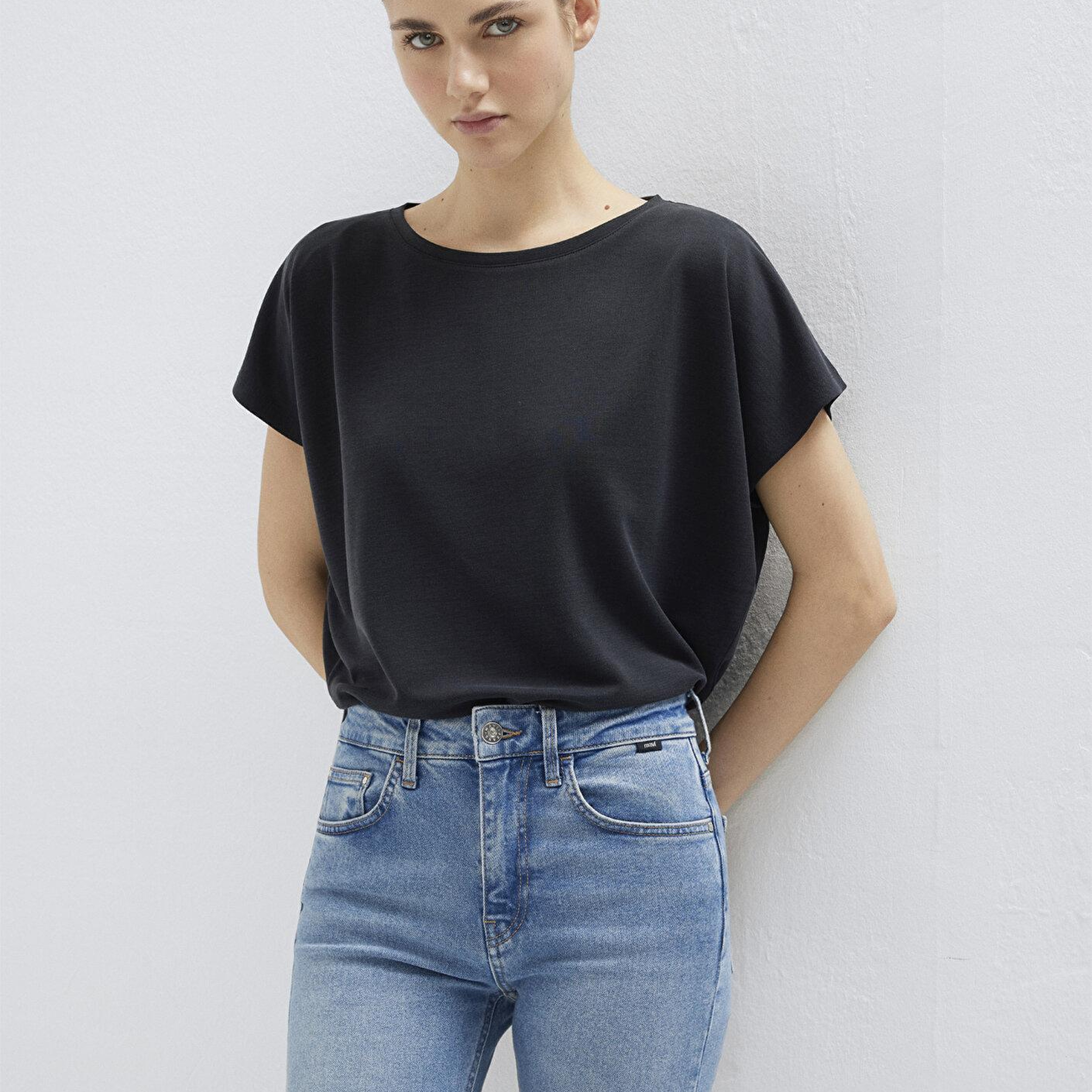 Mavi Soft-Premium Siyah (TENCEL™) Modal Karışımlı Basic Tişört Loose Fit / Bol Rahat Kesim 167245-900