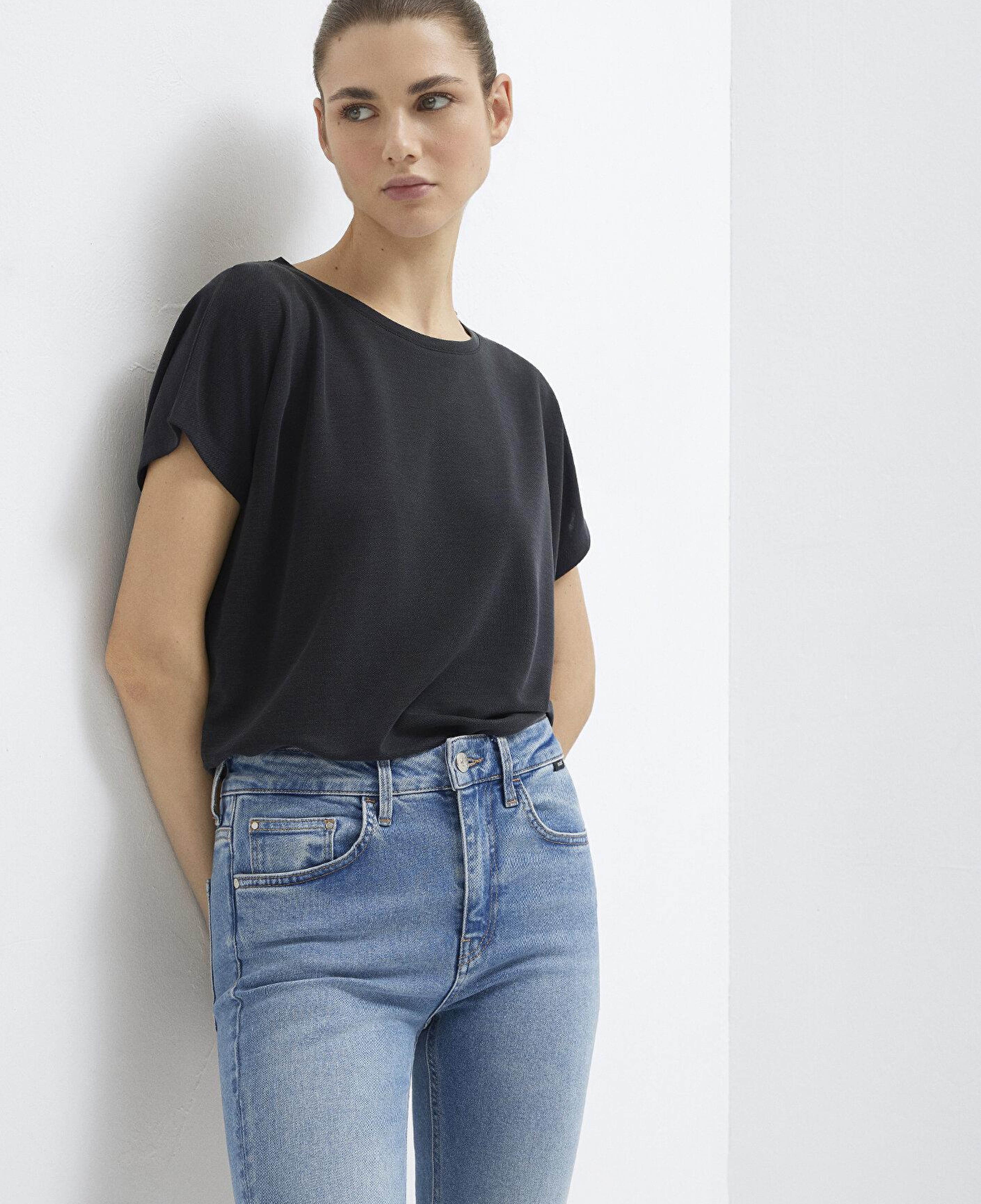 Mavi Soft-Premium Siyah (TENCEL™) Modal Karışımlı Basic Tişört Loose Fit / Bol Rahat Kesim 167245-900