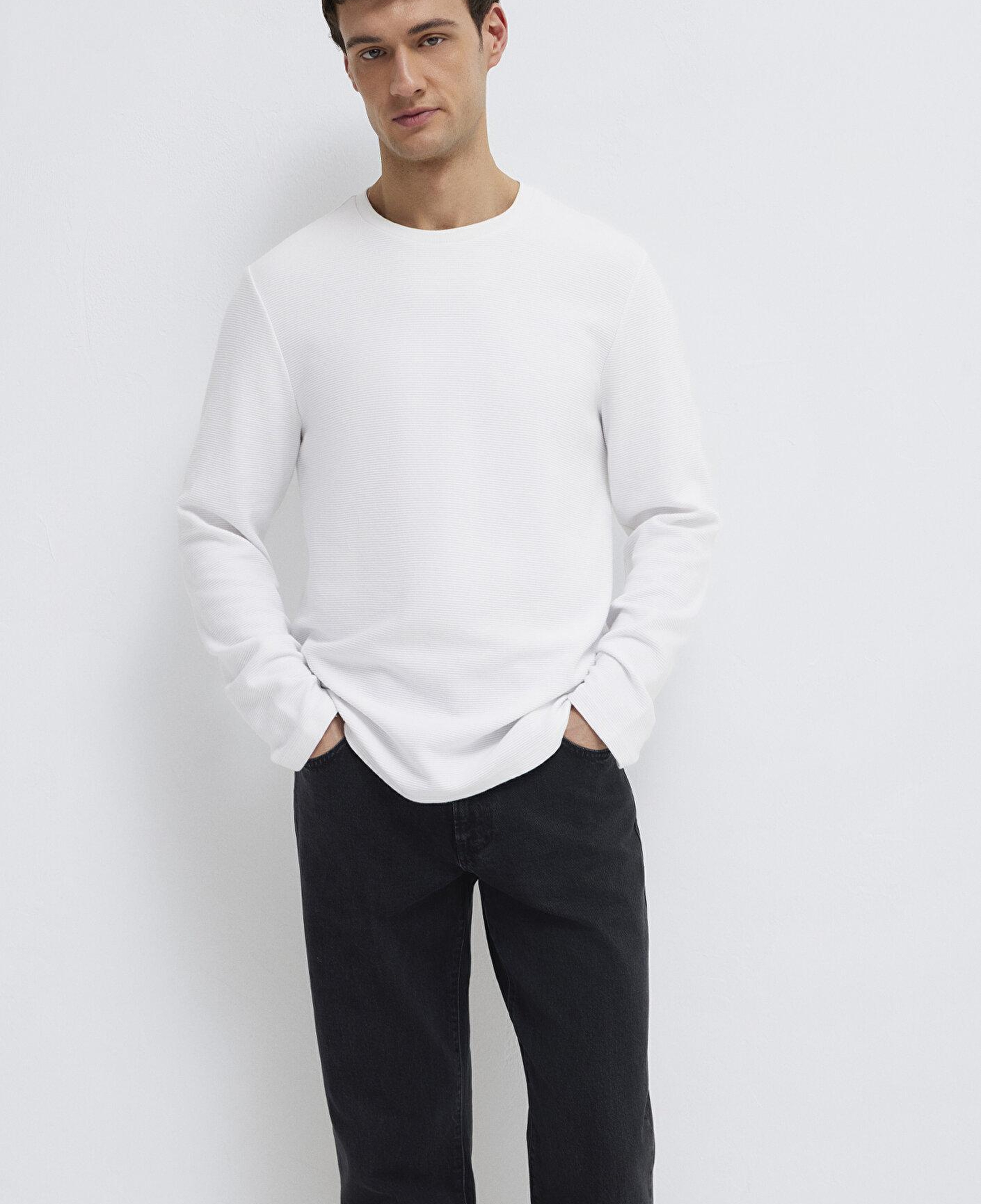 Mavi Uzun Kollu Dokulu Beyaz Tişört Slim Fit / Dar Kesim 064622-20454