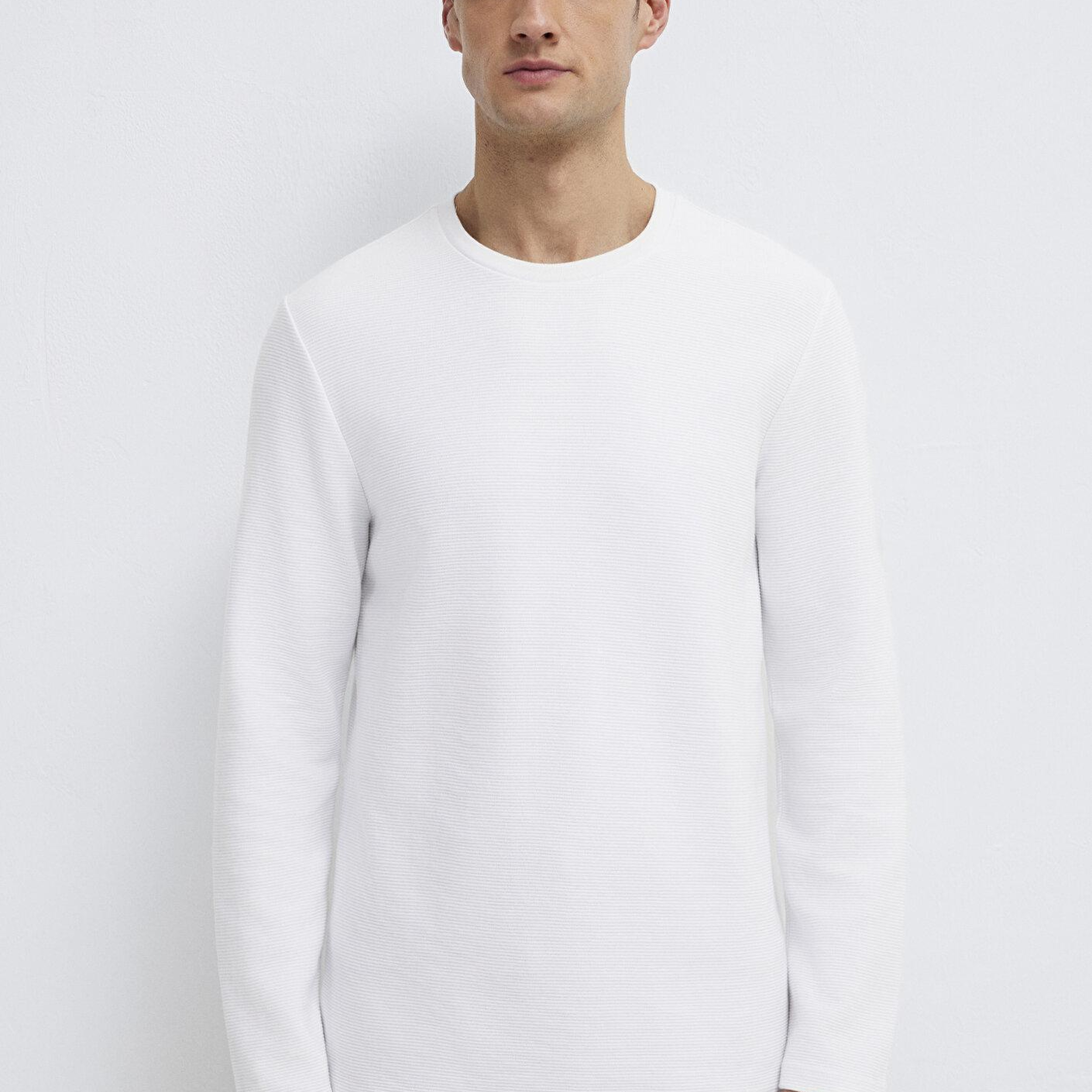 Mavi Uzun Kollu Dokulu Beyaz Tişört Slim Fit / Dar Kesim 064622-20454