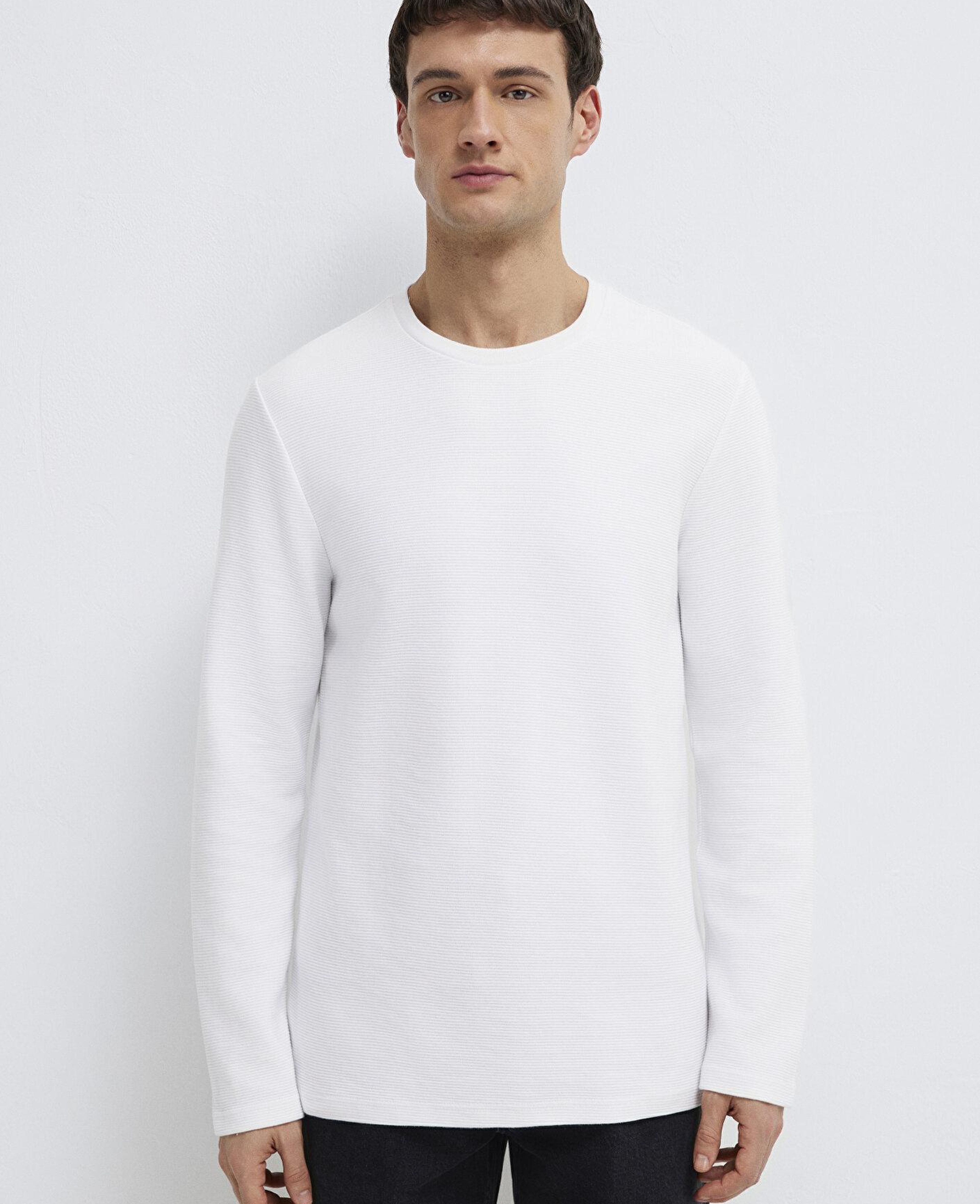 Mavi Uzun Kollu Dokulu Beyaz Tişört Slim Fit / Dar Kesim 064622-20454