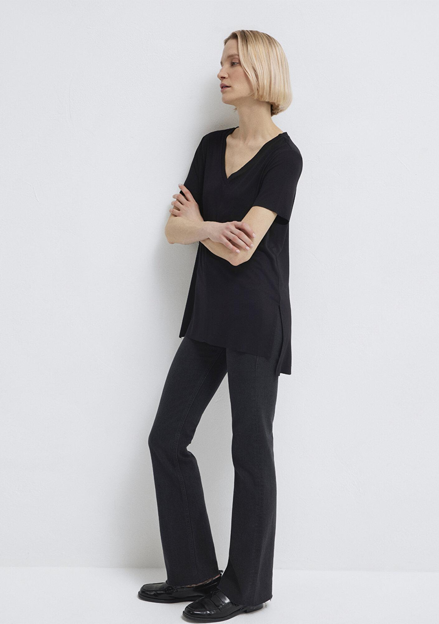 Mavi V Yaka Siyah Basic Viskoz Tişört Loose Fit / Bol Rahat Kesim 166775-900