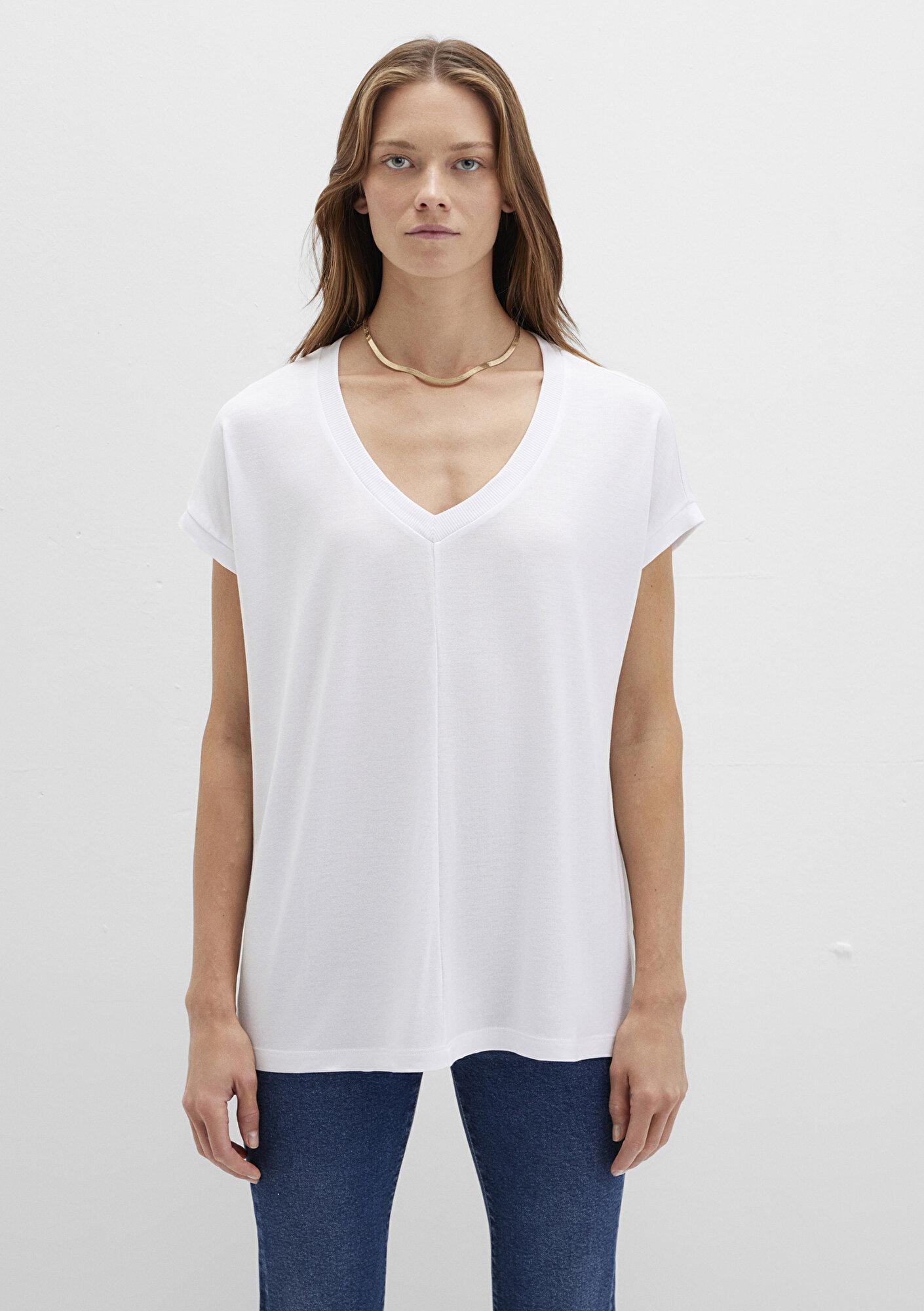 Mavi V Yaka Beyaz Basic ViskozTişört Loose Fit / Bol Rahat Kesim 166449-620