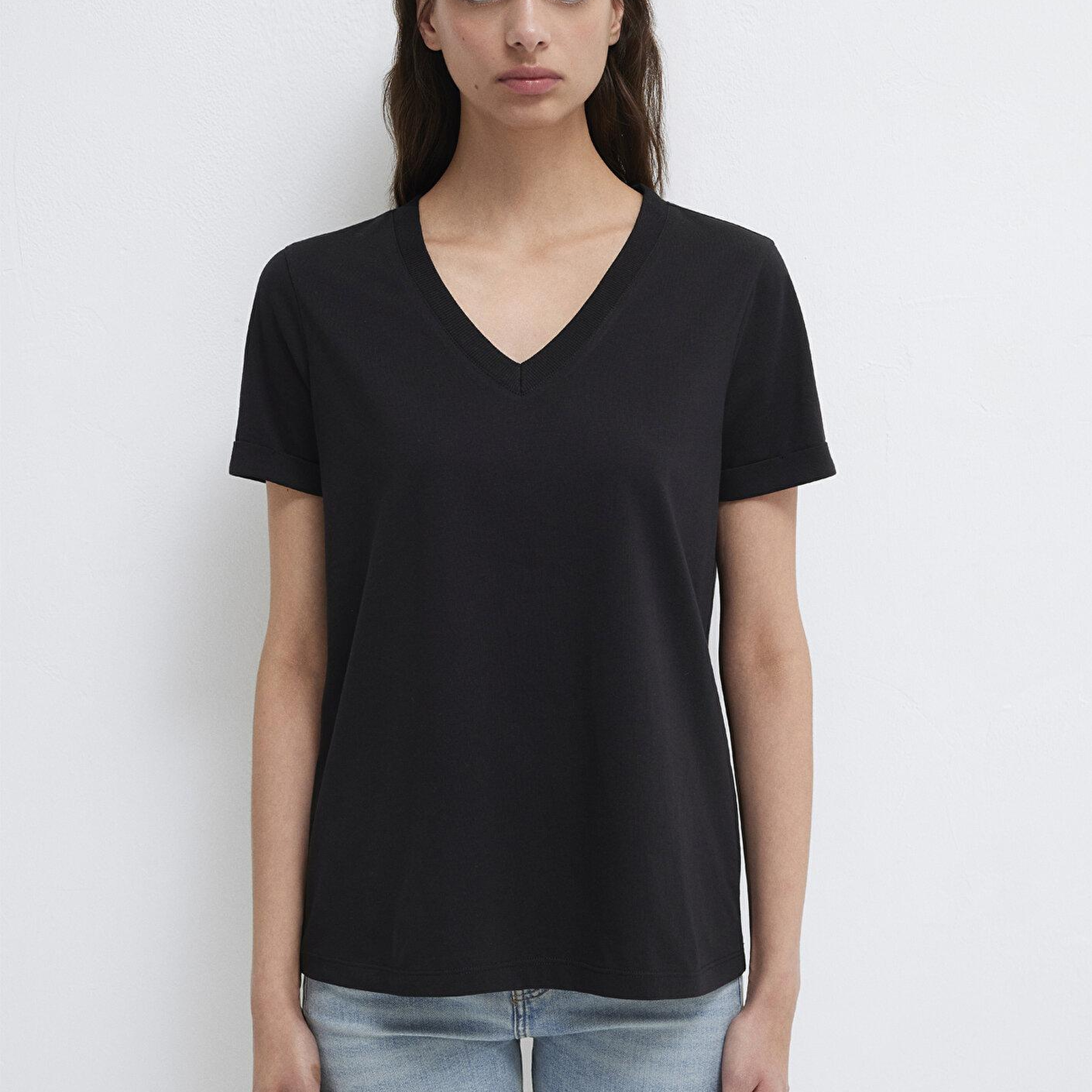 Mavi V Yaka Siyah Basic Tişört Regular Fit / Normal Kesim 166248-900