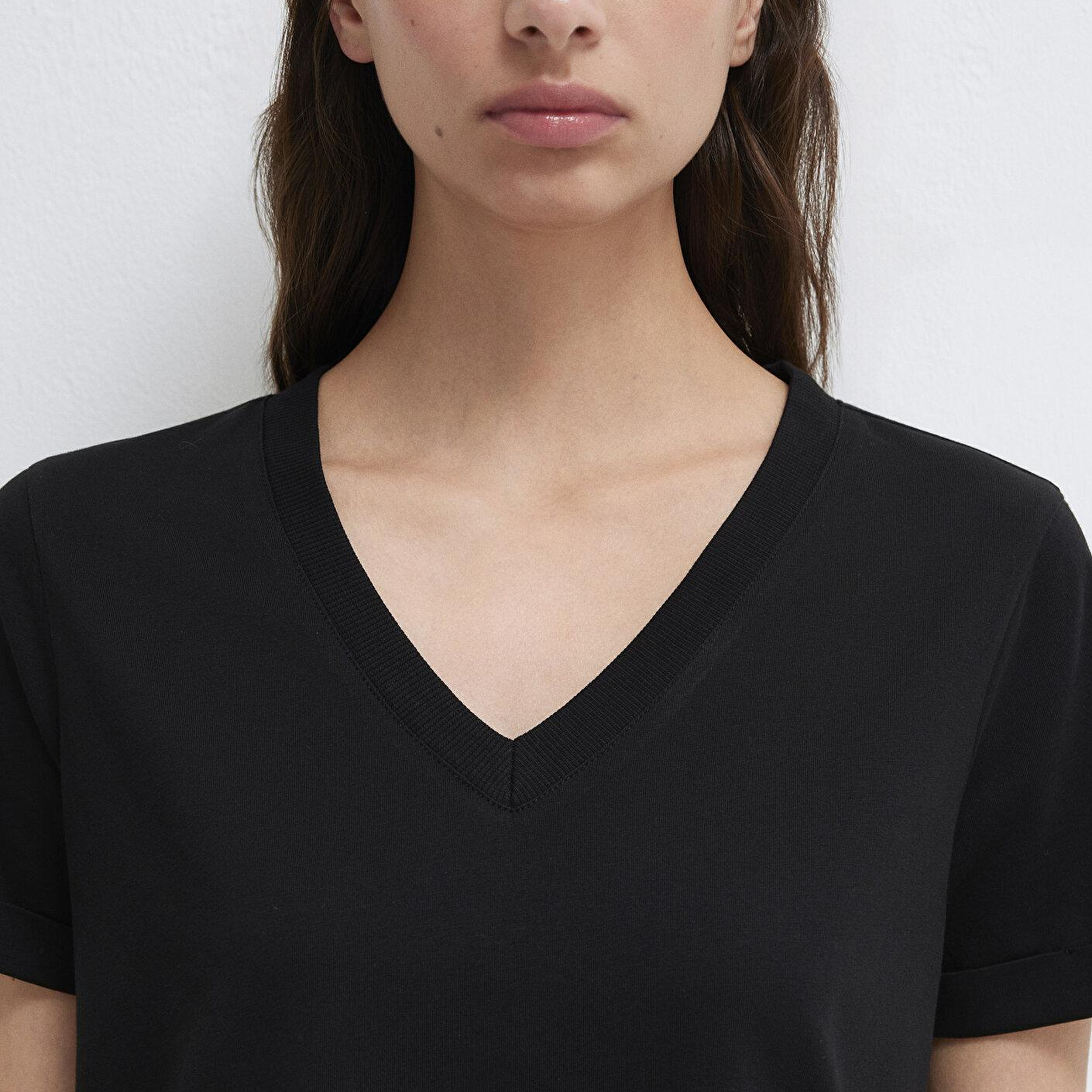 Mavi V Yaka Siyah Basic Tişört Regular Fit / Normal Kesim 166248-900