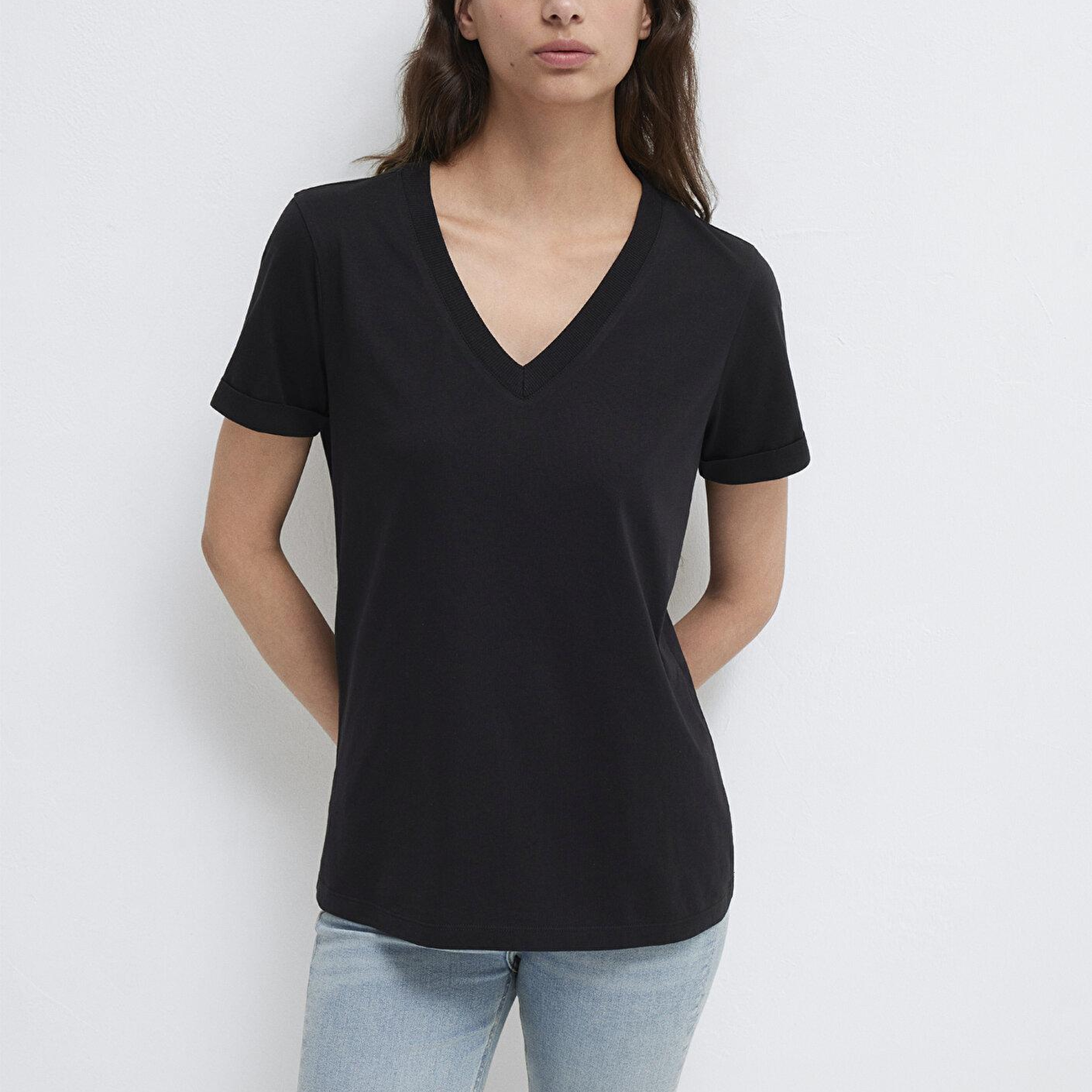 Mavi V Yaka Siyah Basic Tişört Regular Fit / Normal Kesim 166248-900