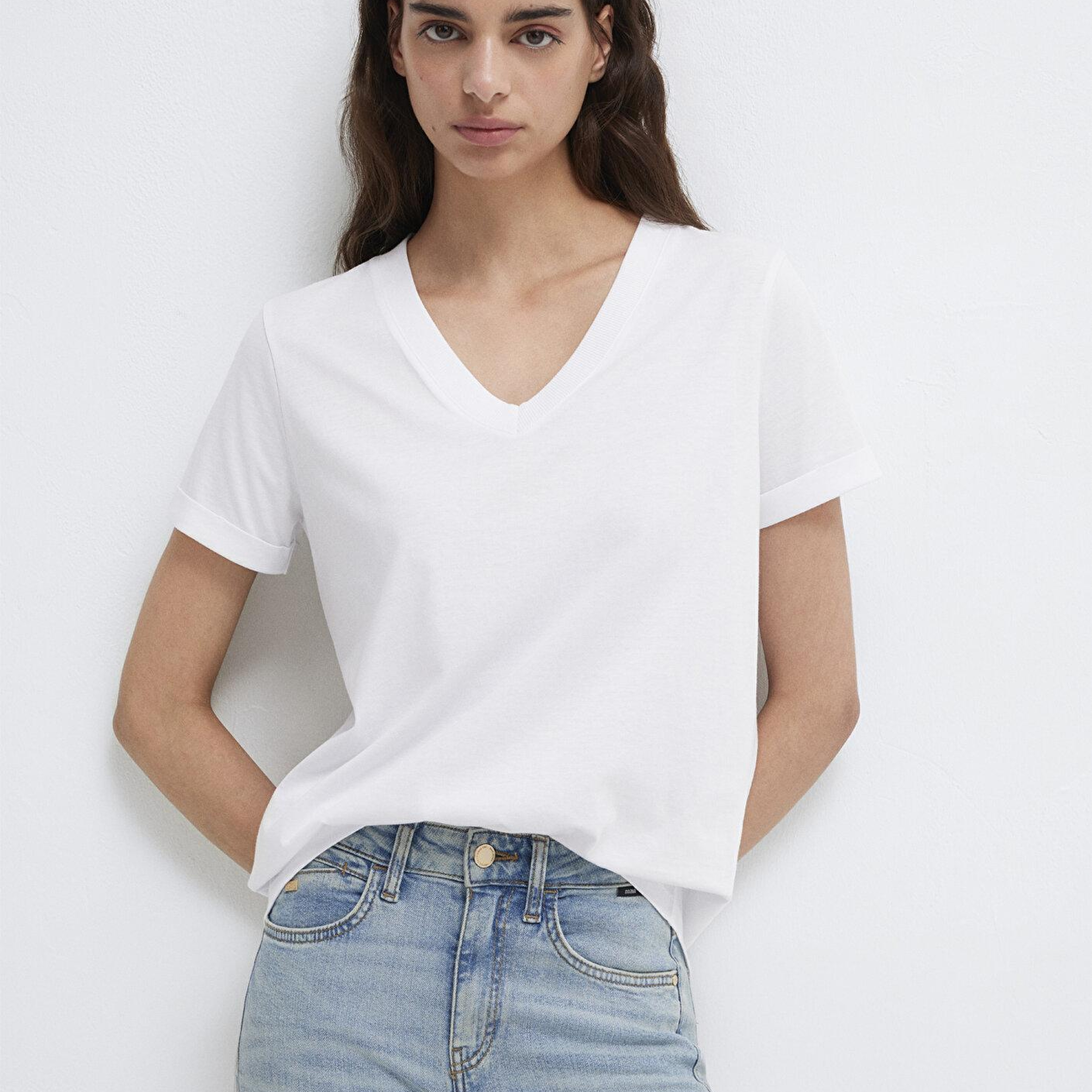 Mavi V Yaka Beyaz Basic Tişört Regular Fit / Normal Kesim 166248-620