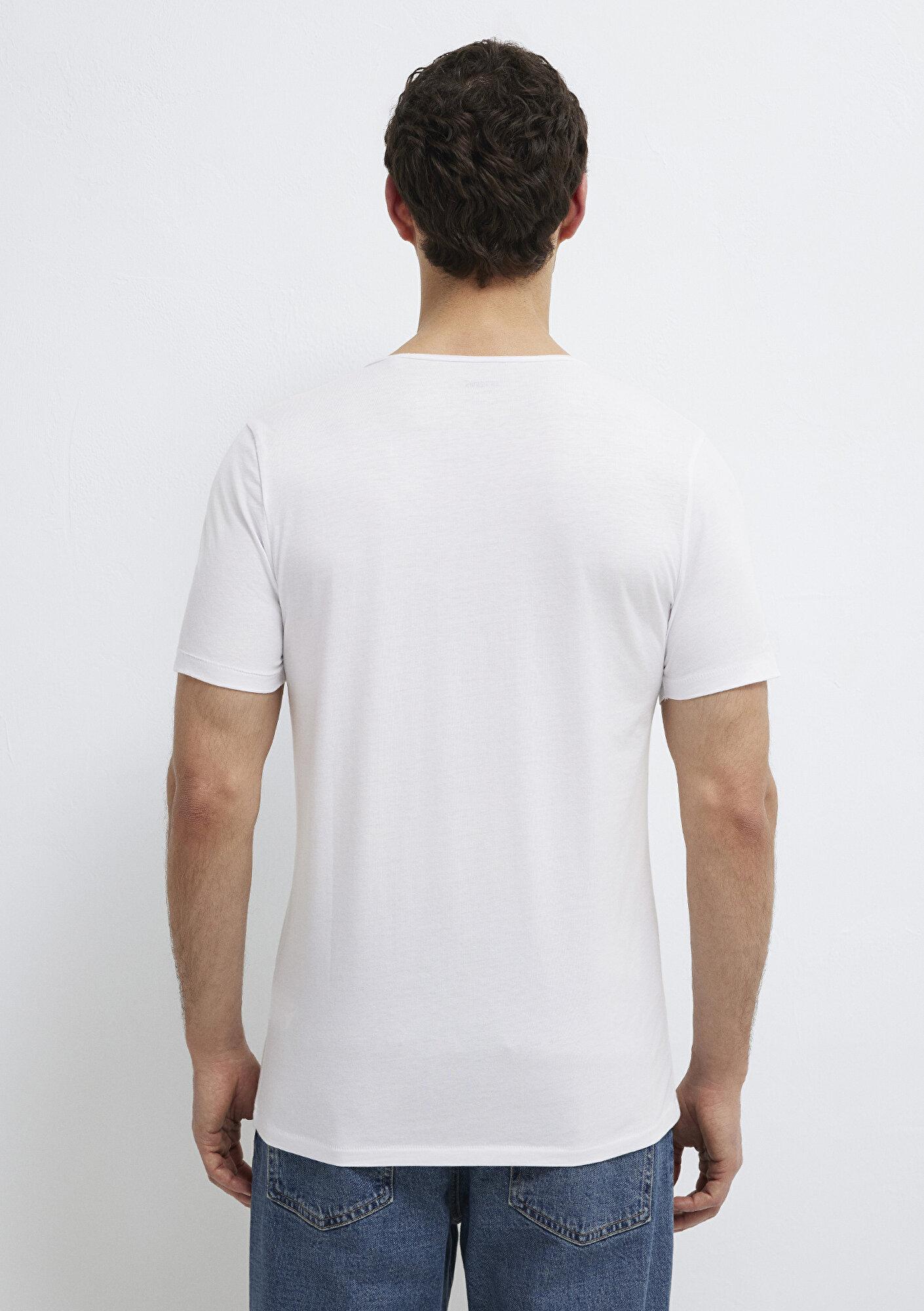 Mavi Yaka Detaylı Beyaz Tişört Fitted / Vücuda Oturan Kesim 064019-620