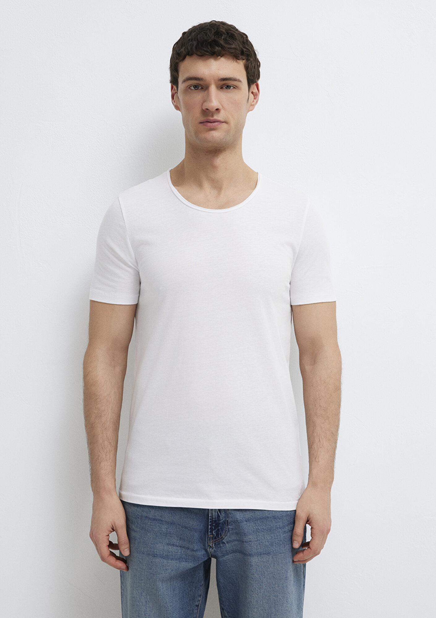 Mavi Yaka Detaylı Beyaz Tişört Fitted / Vücuda Oturan Kesim 064019-620