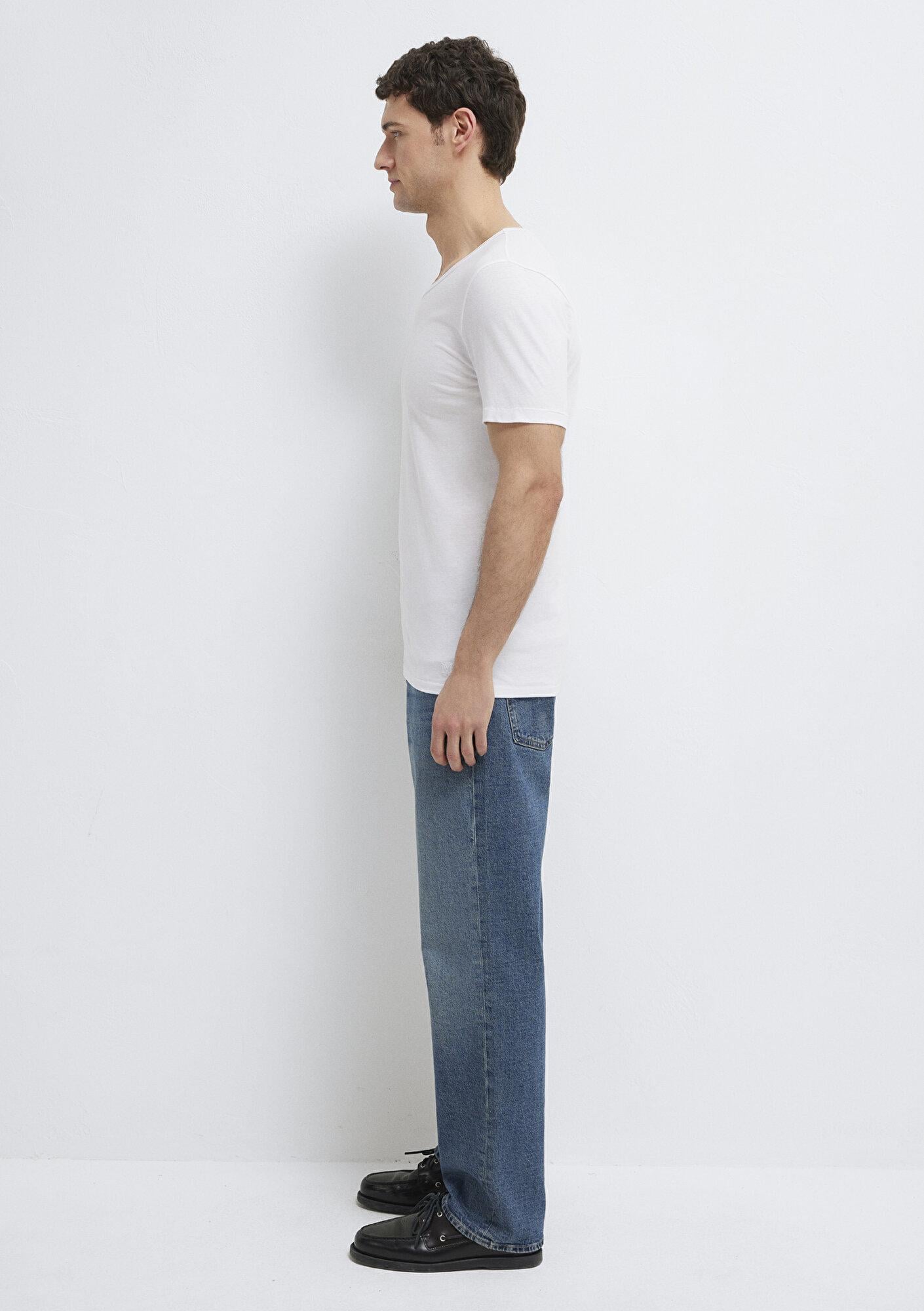 Mavi Yaka Detaylı Beyaz Tişört Fitted / Vücuda Oturan Kesim 064019-620