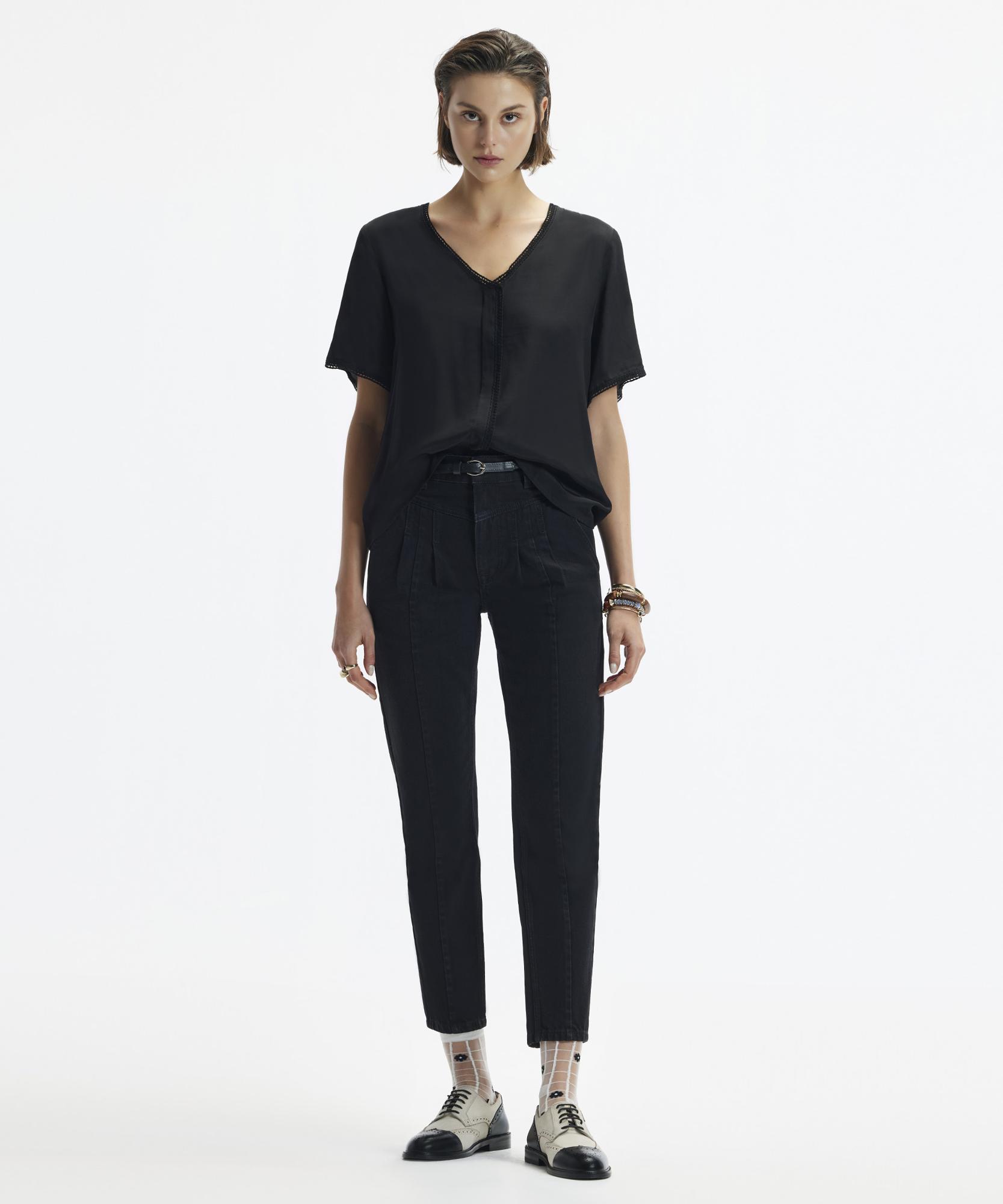 YARGICI Kısa Kol V Yaka Biye Detaylı Gömlek